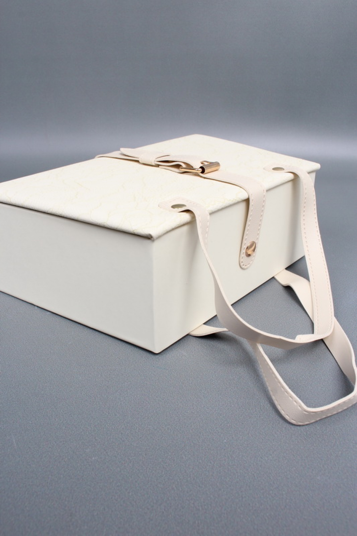 Коробка подарочная одиночная "Элегантность" 1шт -  25,2*8,2*17 см, молочный 6679М