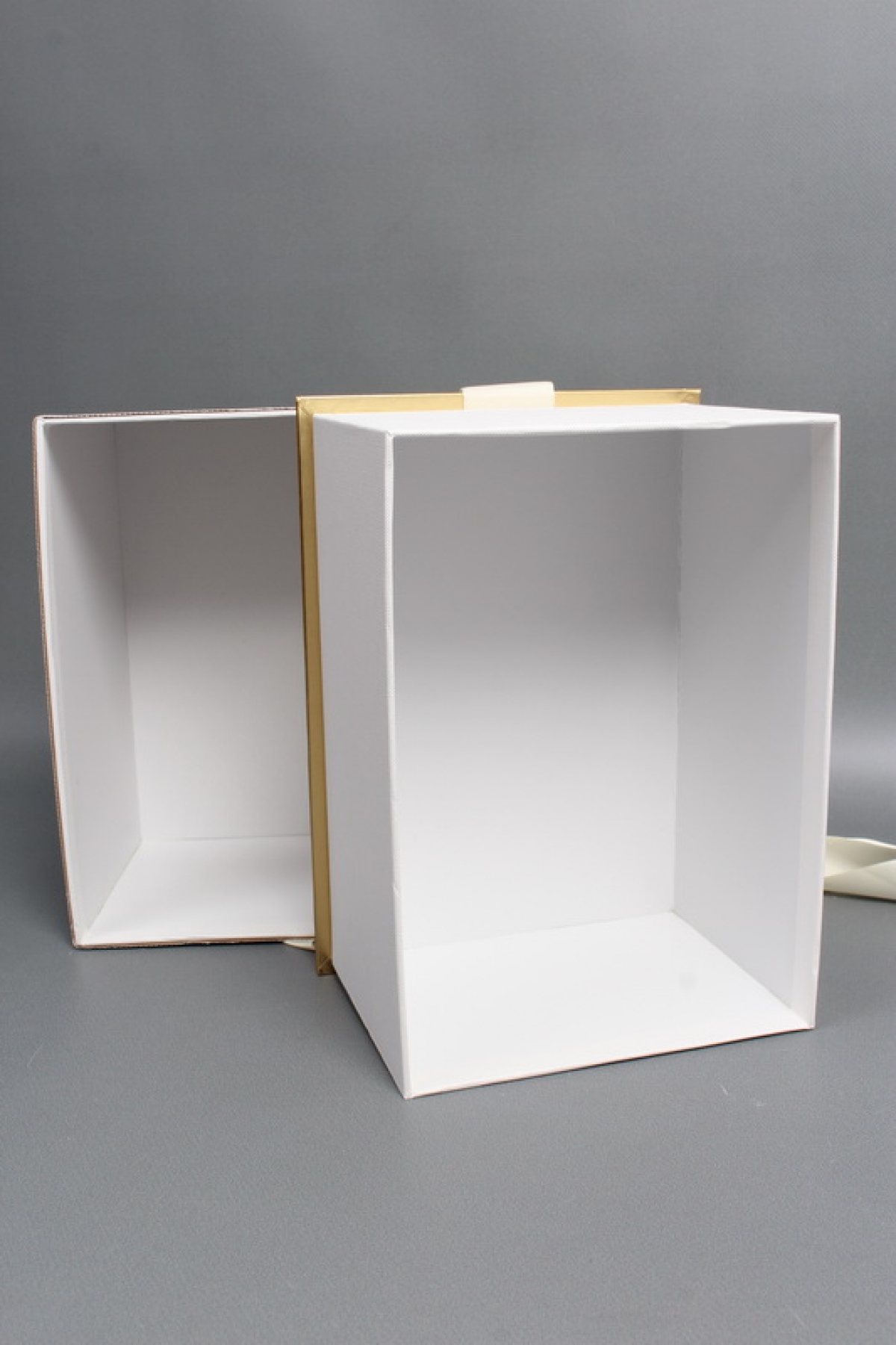 Коробка подарочная одиночная 1шт - "Изящество" 24*17*16,5  шампань  6686М