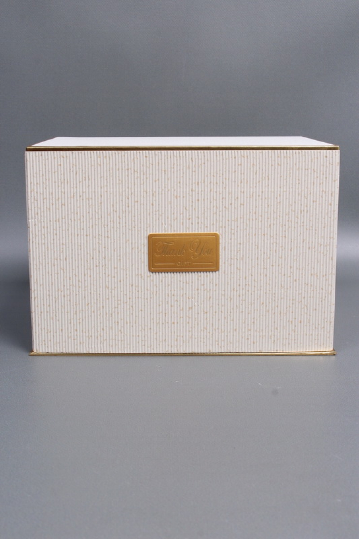 Коробка подарочная одиночная 1шт - "Изящество" 24*17*16,5  шампань  6686М