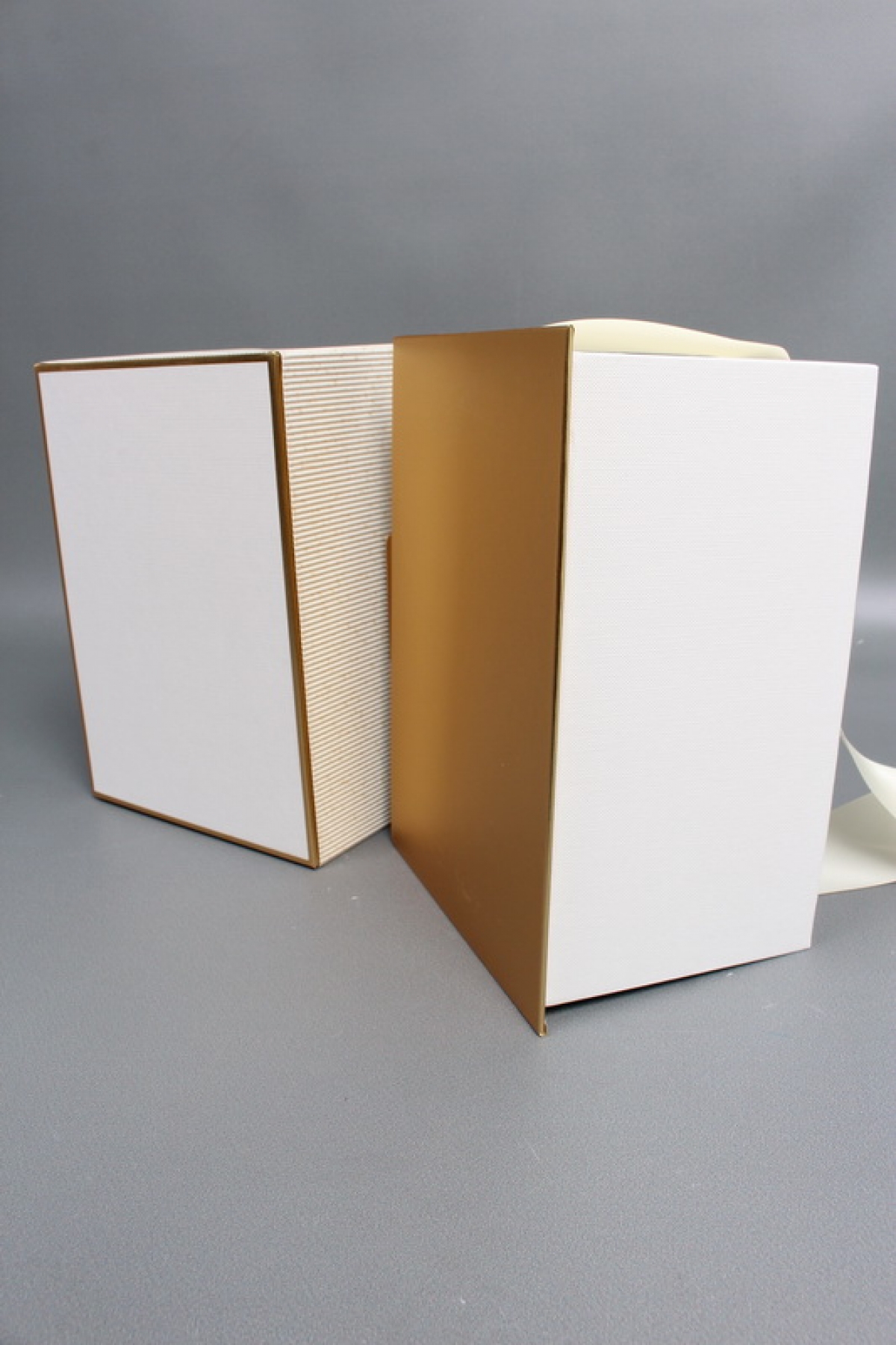 Коробка подарочная одиночная 1шт - "Изящество" 21*15*14,5  шампань  6686М