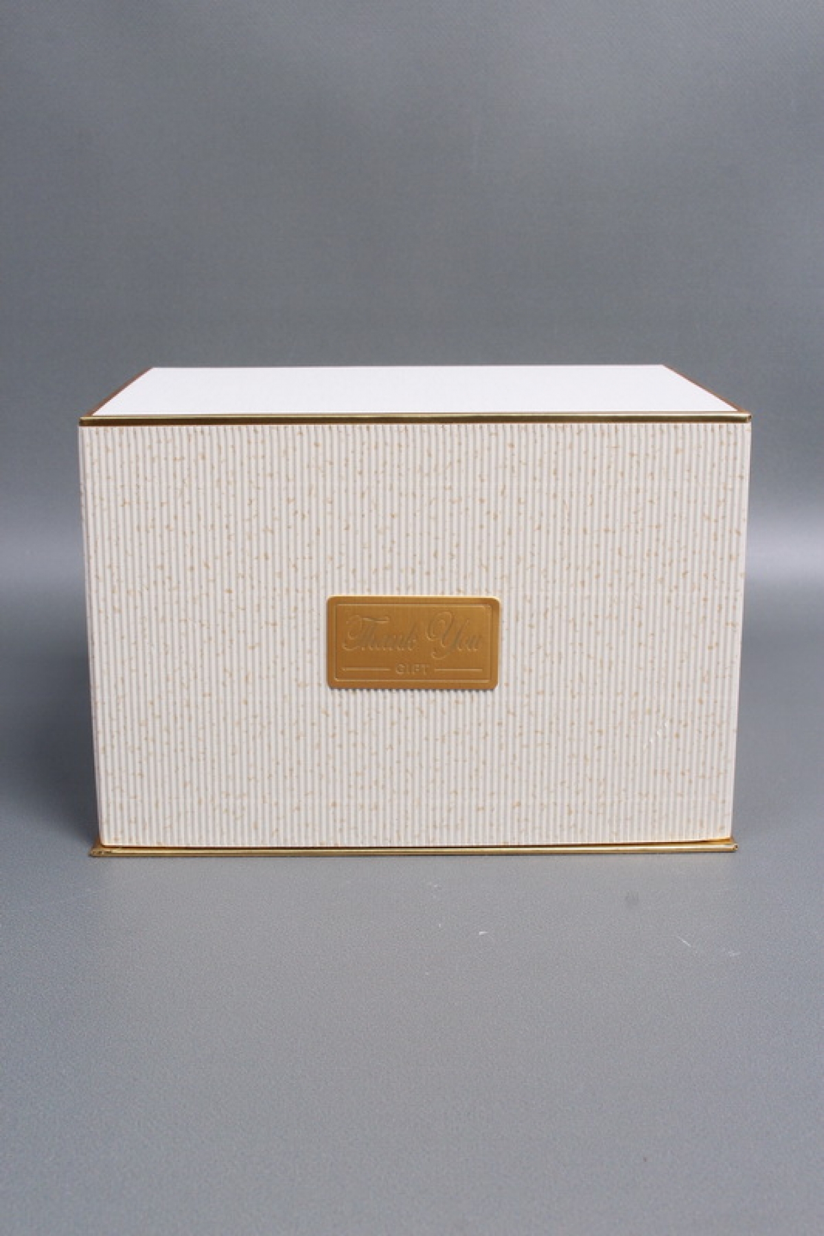 Коробка подарочная одиночная 1шт - "Изящество" 21*15*14,5  шампань  6686М