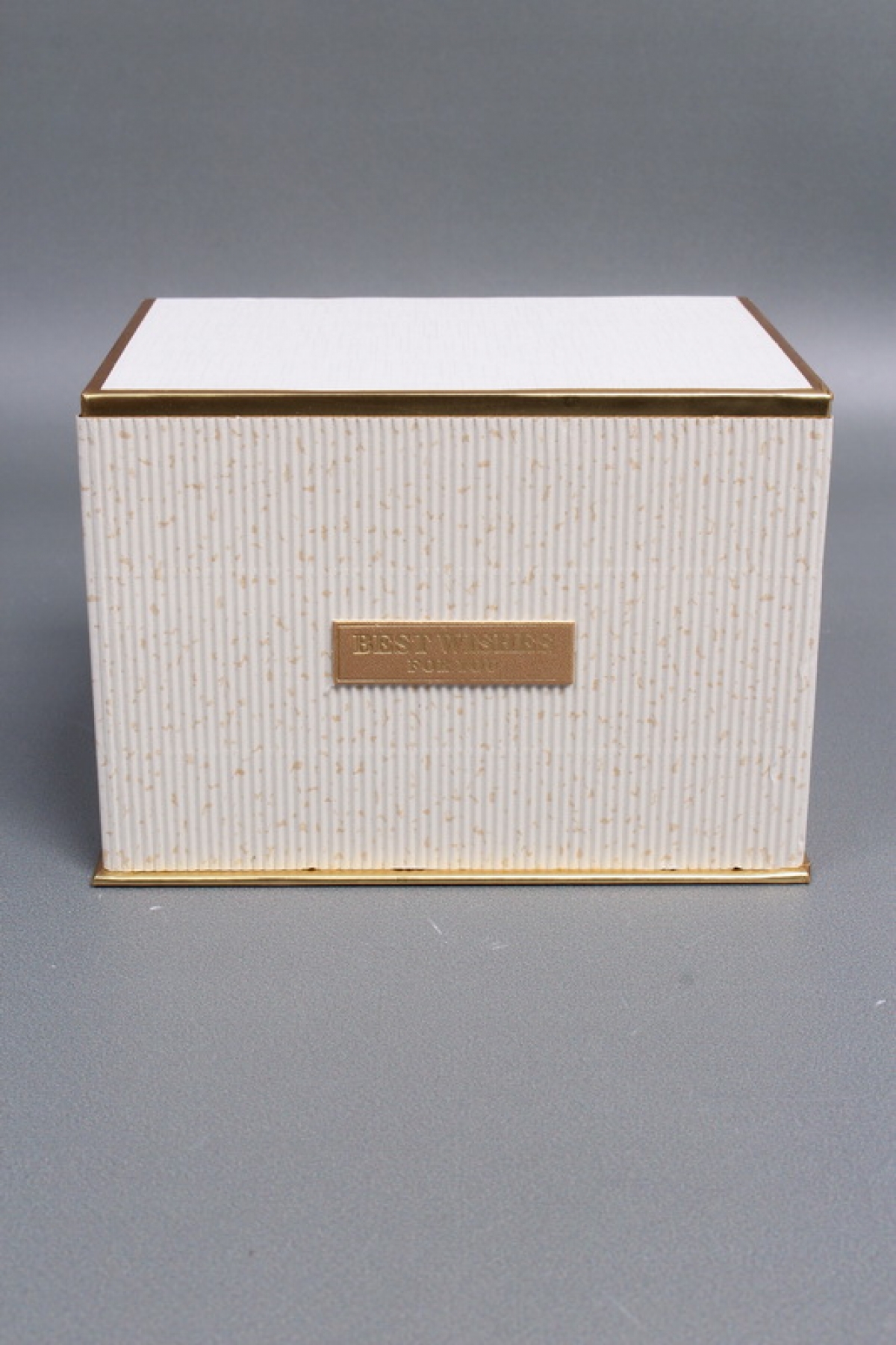 Коробка подарочная одиночная 1шт - "Изящество" 15*11*10,5  шампань  6686М