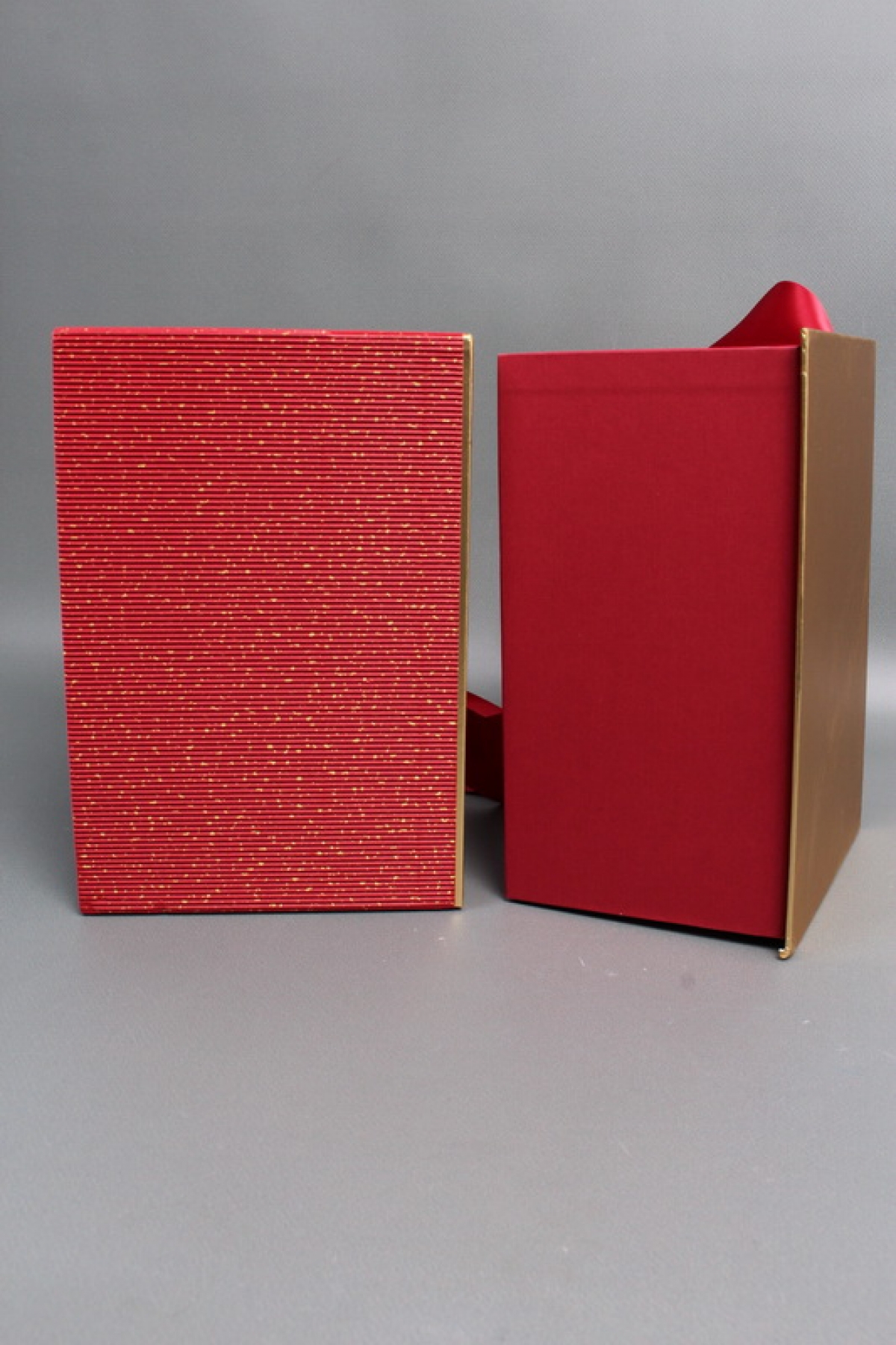 Коробка подарочная одиночная 1шт -  "Изящество" 24*17*16,5,  красная  6693М