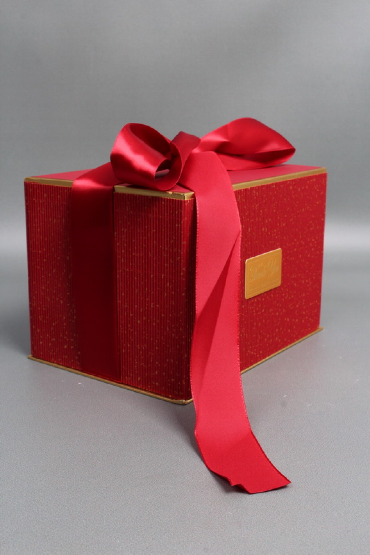 Коробка подарочная одиночная 1шт -  "Изящество" 21*15*14,5  красная  6693М