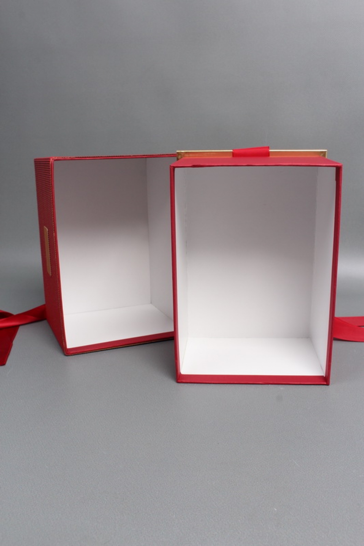 Коробка подарочная одиночная 1шт -  "Изящество" 21*15*14,5  красная  6693М