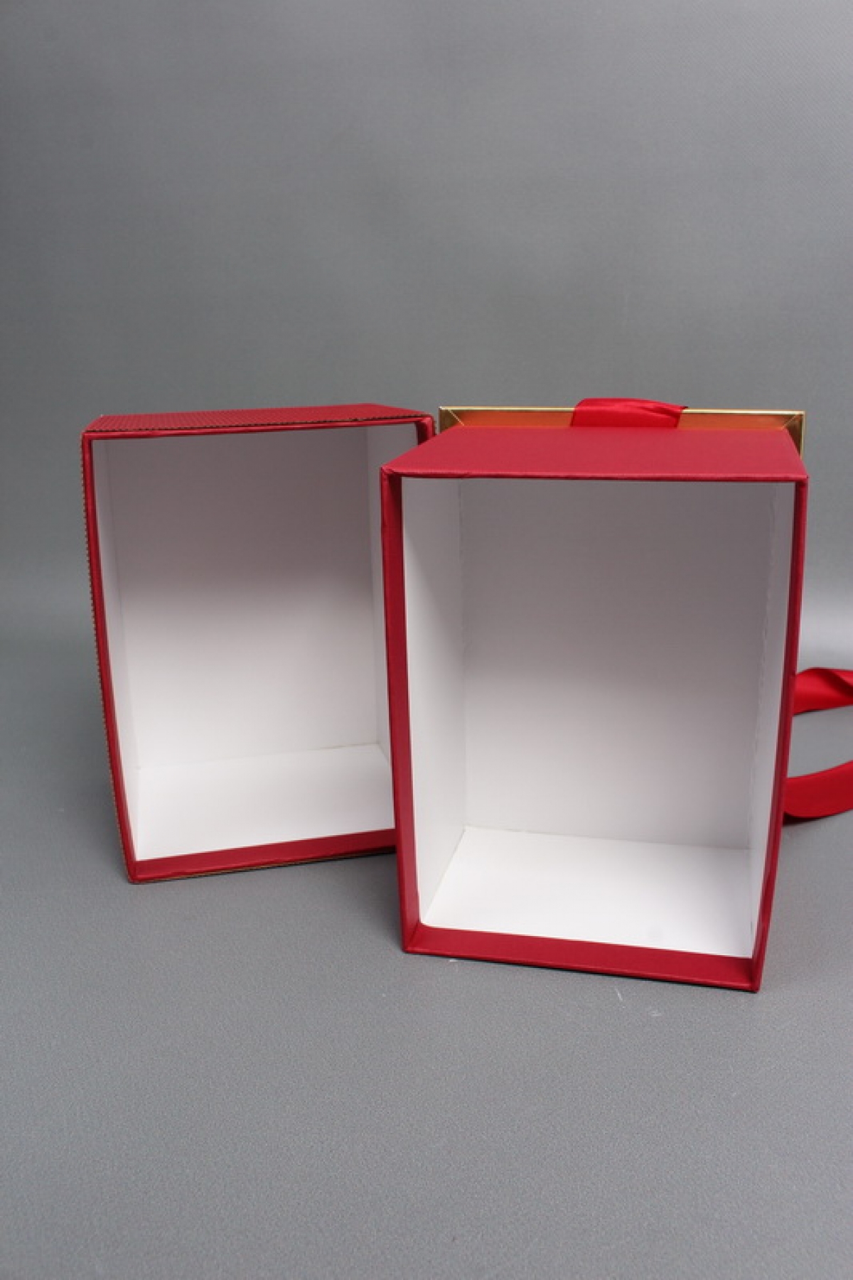 Коробка подарочная одиночная 1шт -  "Изящество" 18*13*12,5  красная  6693М