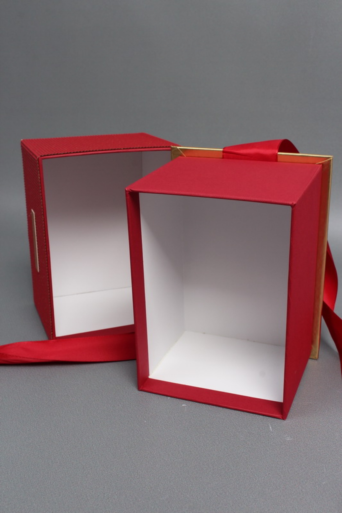 Коробка подарочная одиночная 1шт -  "Изящество" 15*11*10,5  красная  6693М