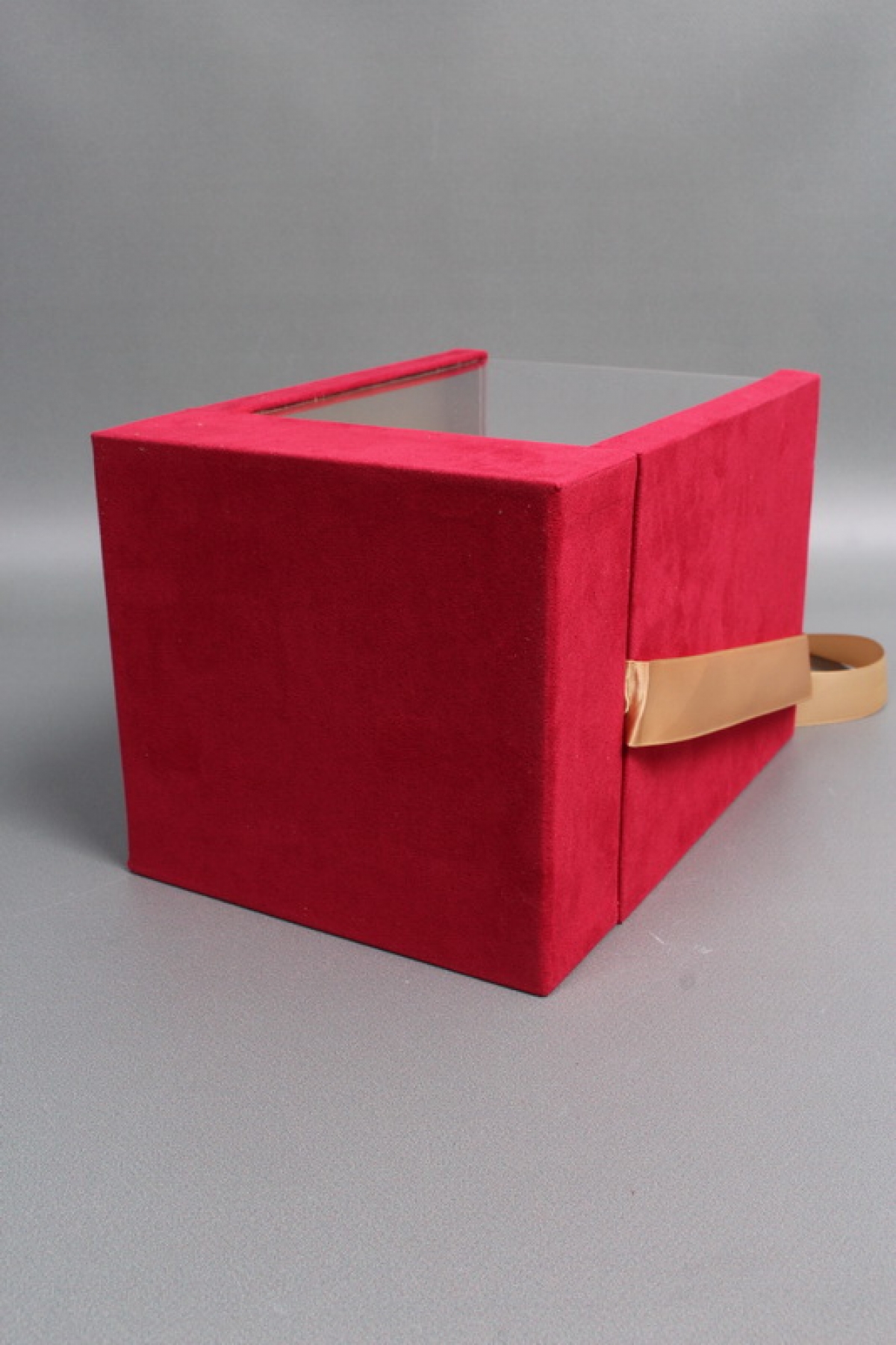 Коробка подарочная с атласной лентой 15,5x14,9x22,5H,1 шт., красный  5962М