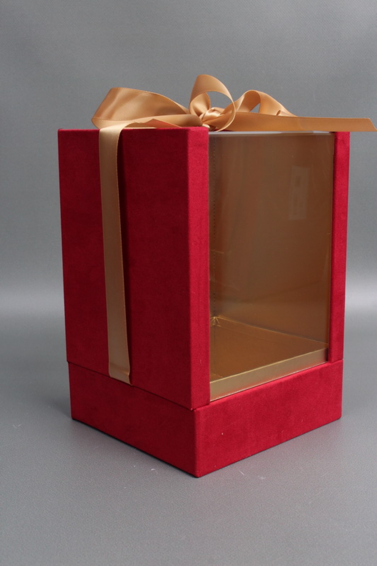 Коробка подарочная с атласной лентой 15,5x14,9x22,5H,1 шт., красный  5962М