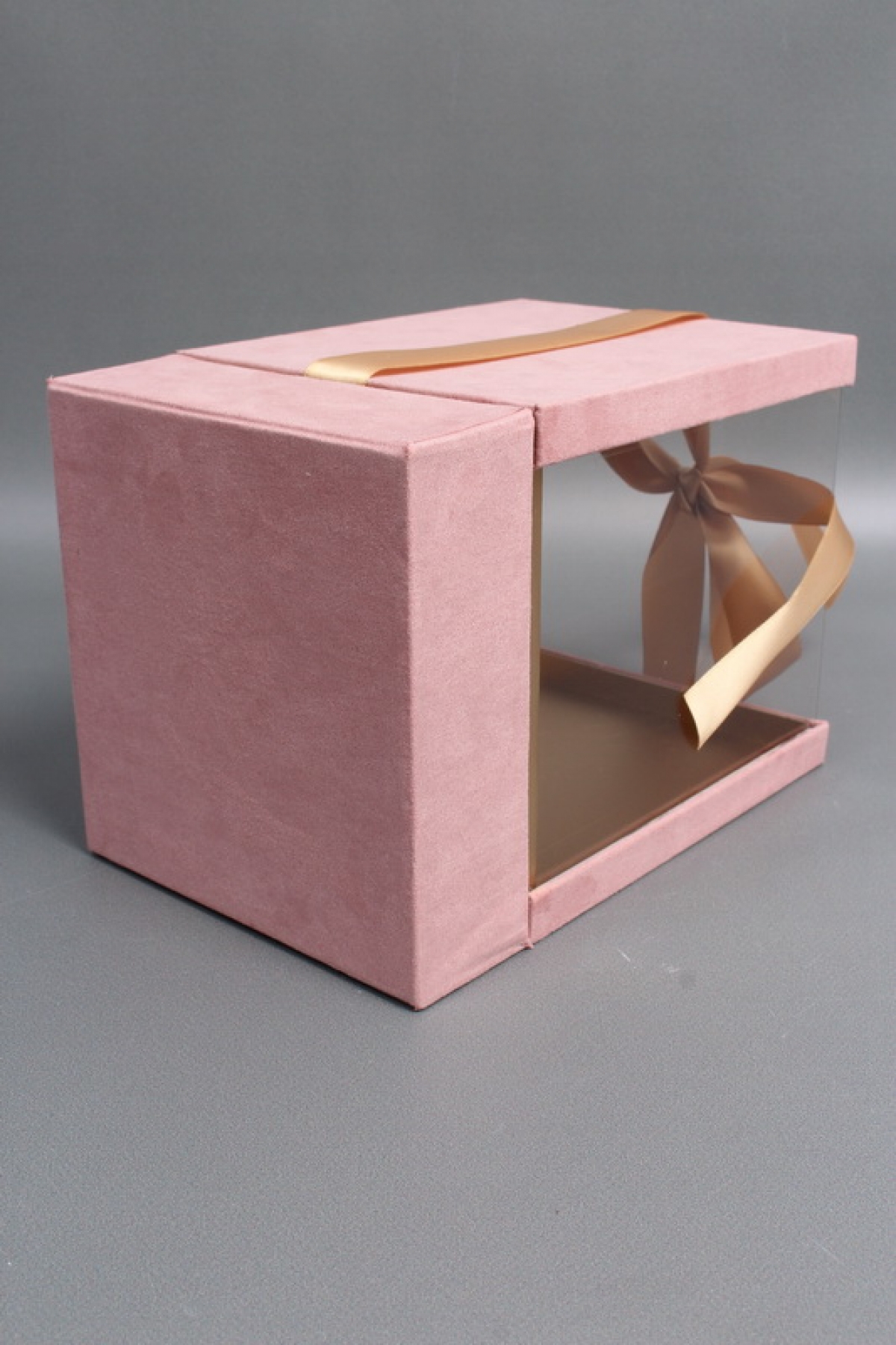 Коробка подарочная с атласной лентой 15,5x14,9x22,5H,1 шт., св.розовый 5955М