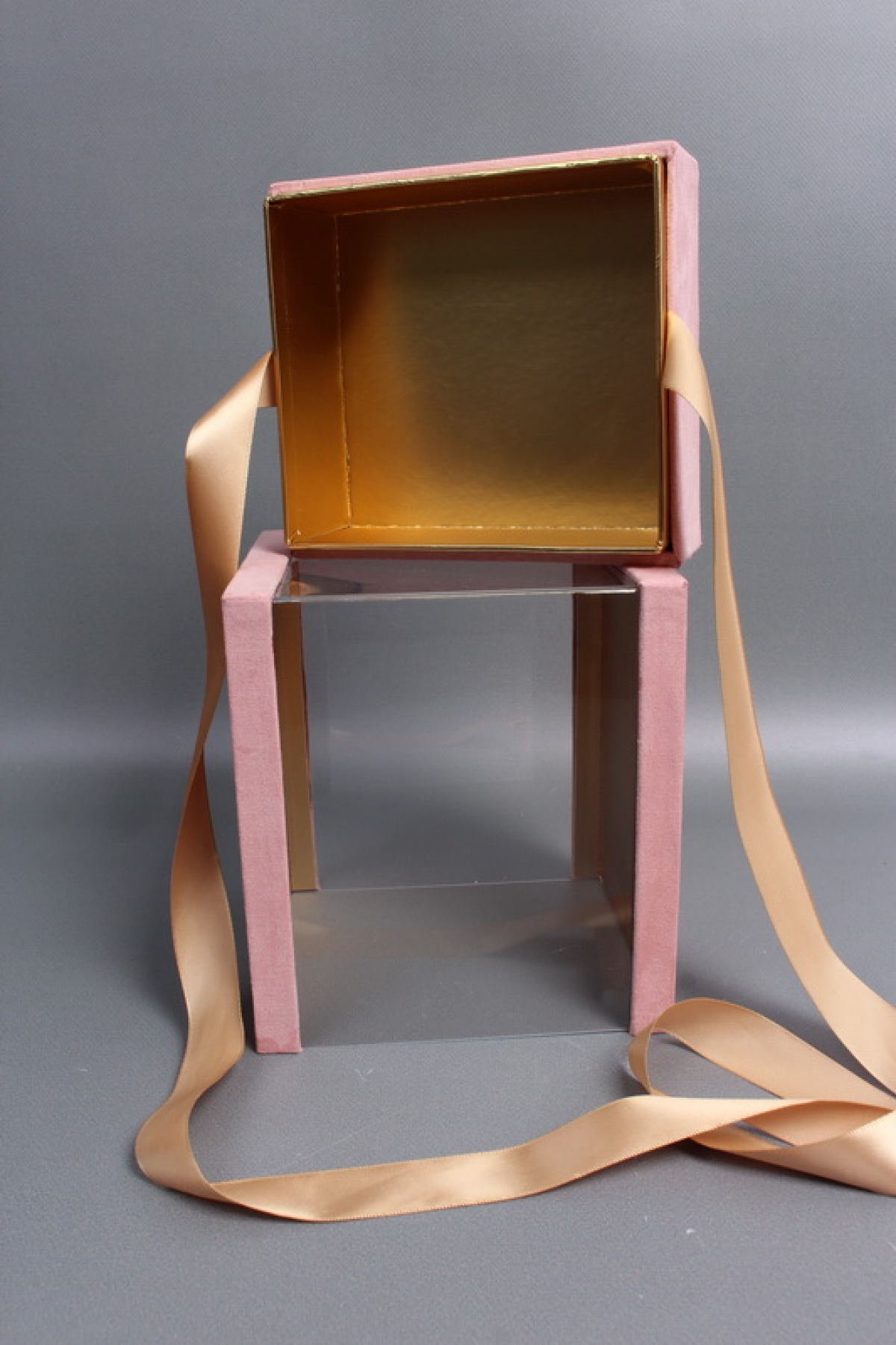 Коробка подарочная с атласной лентой 15,5x14,9x22,5H,1 шт., св.розовый 5955М