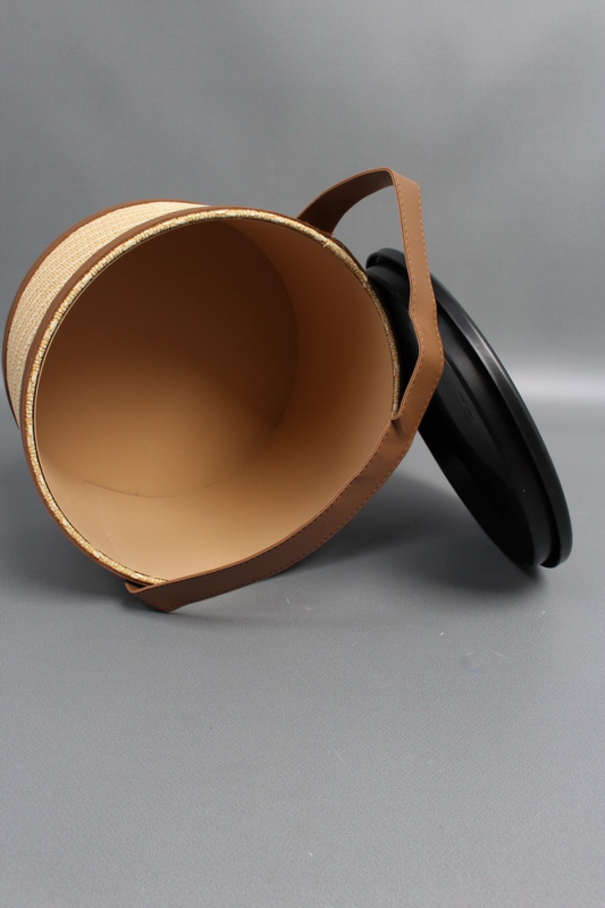 Коробка подарочная с крышкой 22*22*14, бежевый 8017М