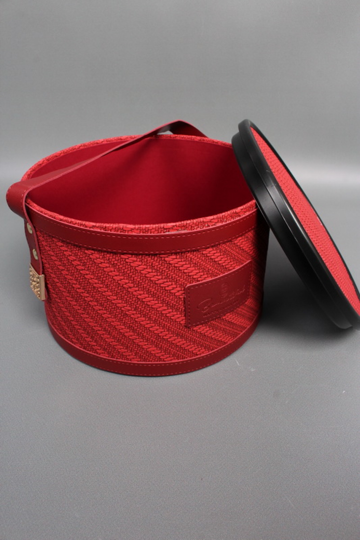 Коробка подарочная с крышкой 22*22*14, красный 8024М