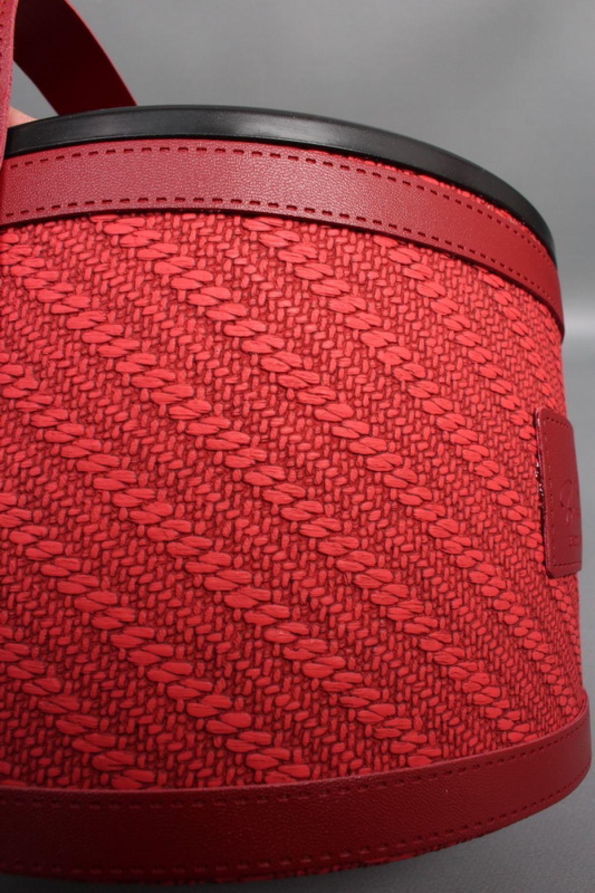 Коробка подарочная с крышкой 22*22*14, красный 8024М