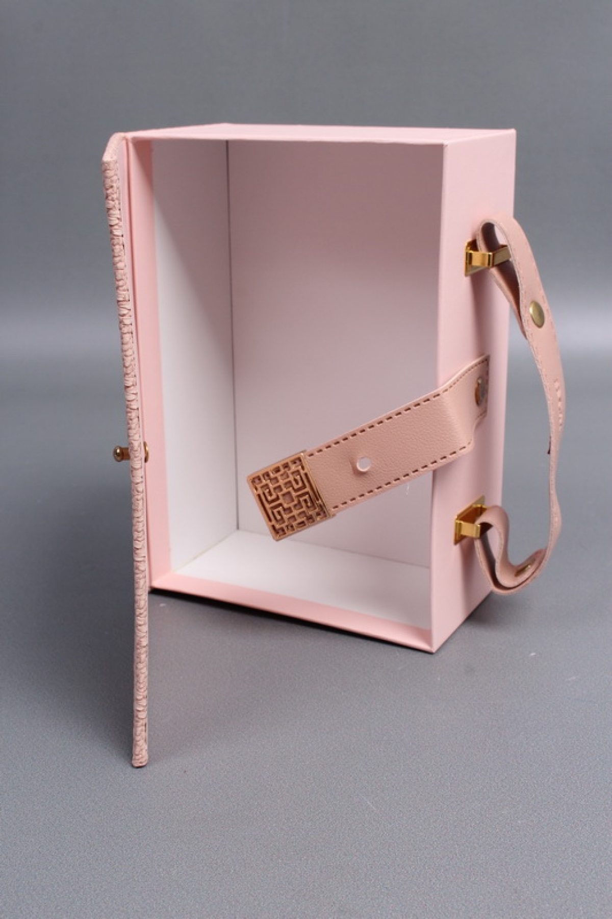 Коробка подарочная 19*13*7,  св.розовый 7973М