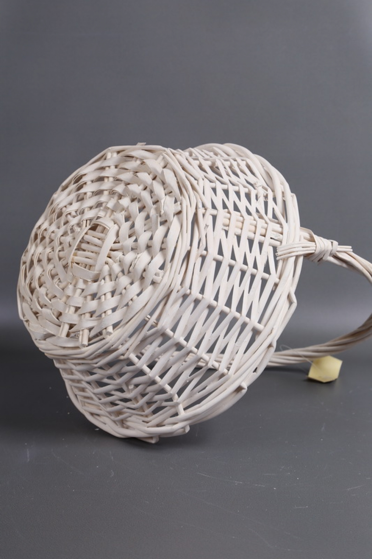 Корзина плетеная одиночная (ива) 1шт - Круг  белый   31*31*13/34 4681Н