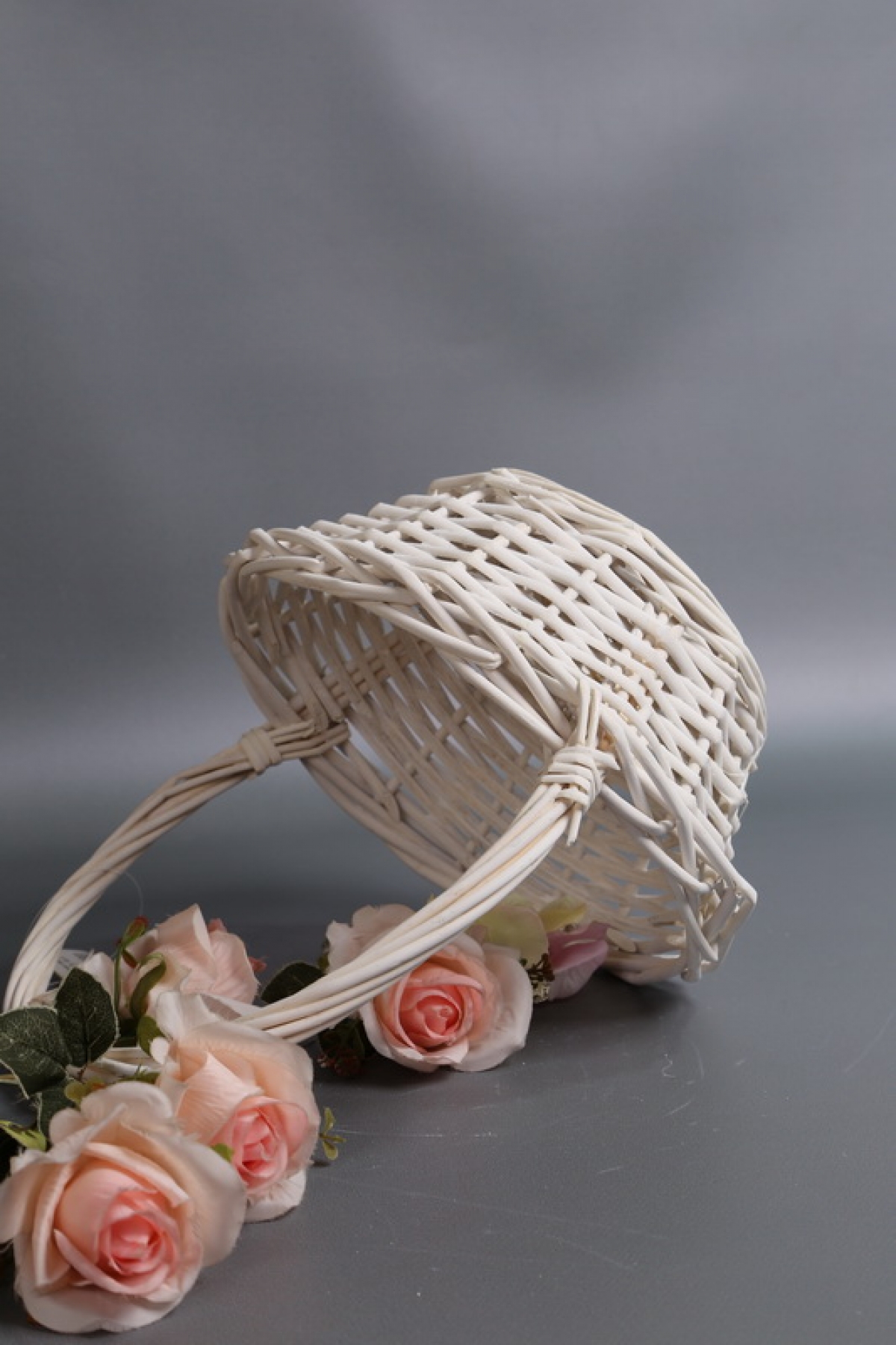 Корзина плетеная одиночная (ива) 1шт - Круг  белый   26*26*11,5/29  4681Н