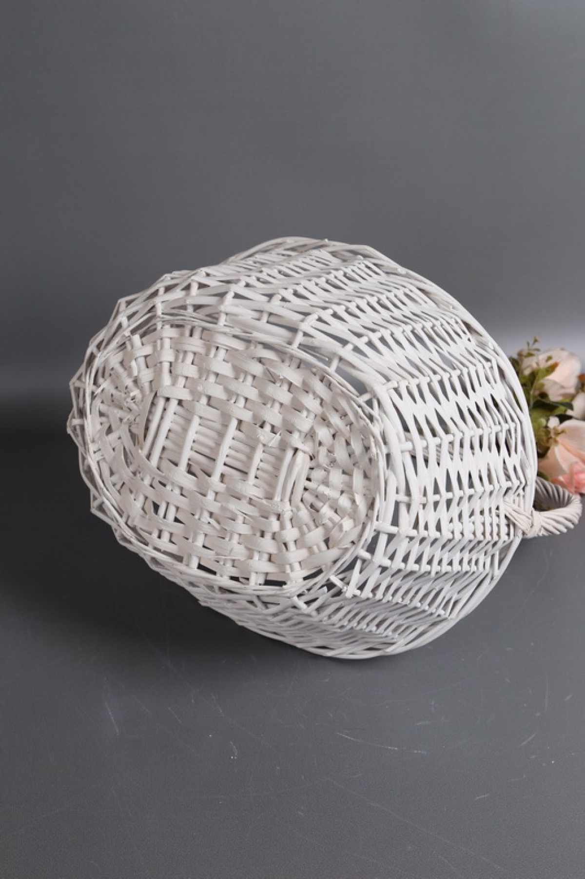 Корзина плетеная одиночная 1шт (ива):  37x30xH14/HH36; белая 1556М