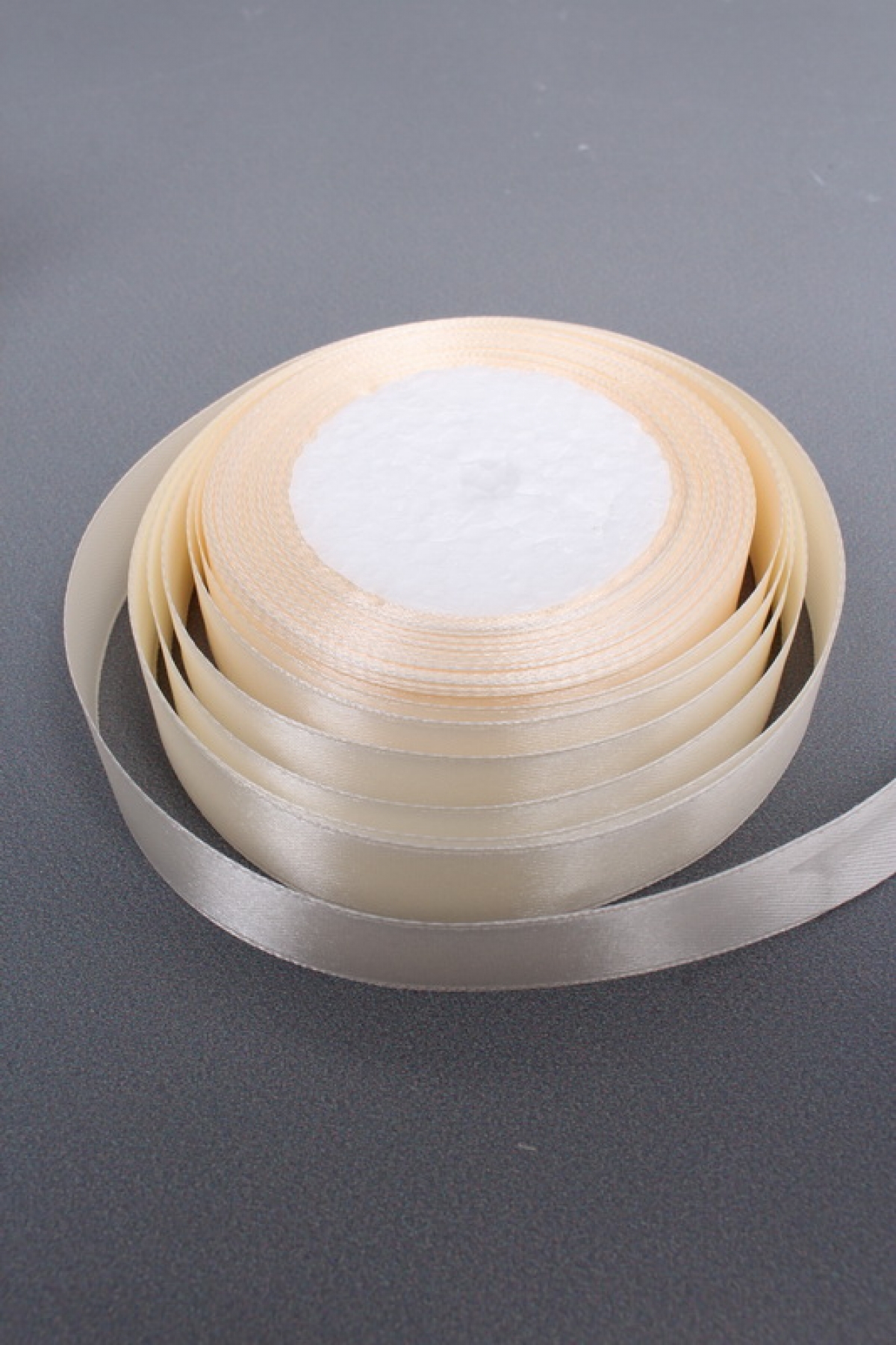 Лента атлас 2см х 25ярд айвори (008)  3316Н