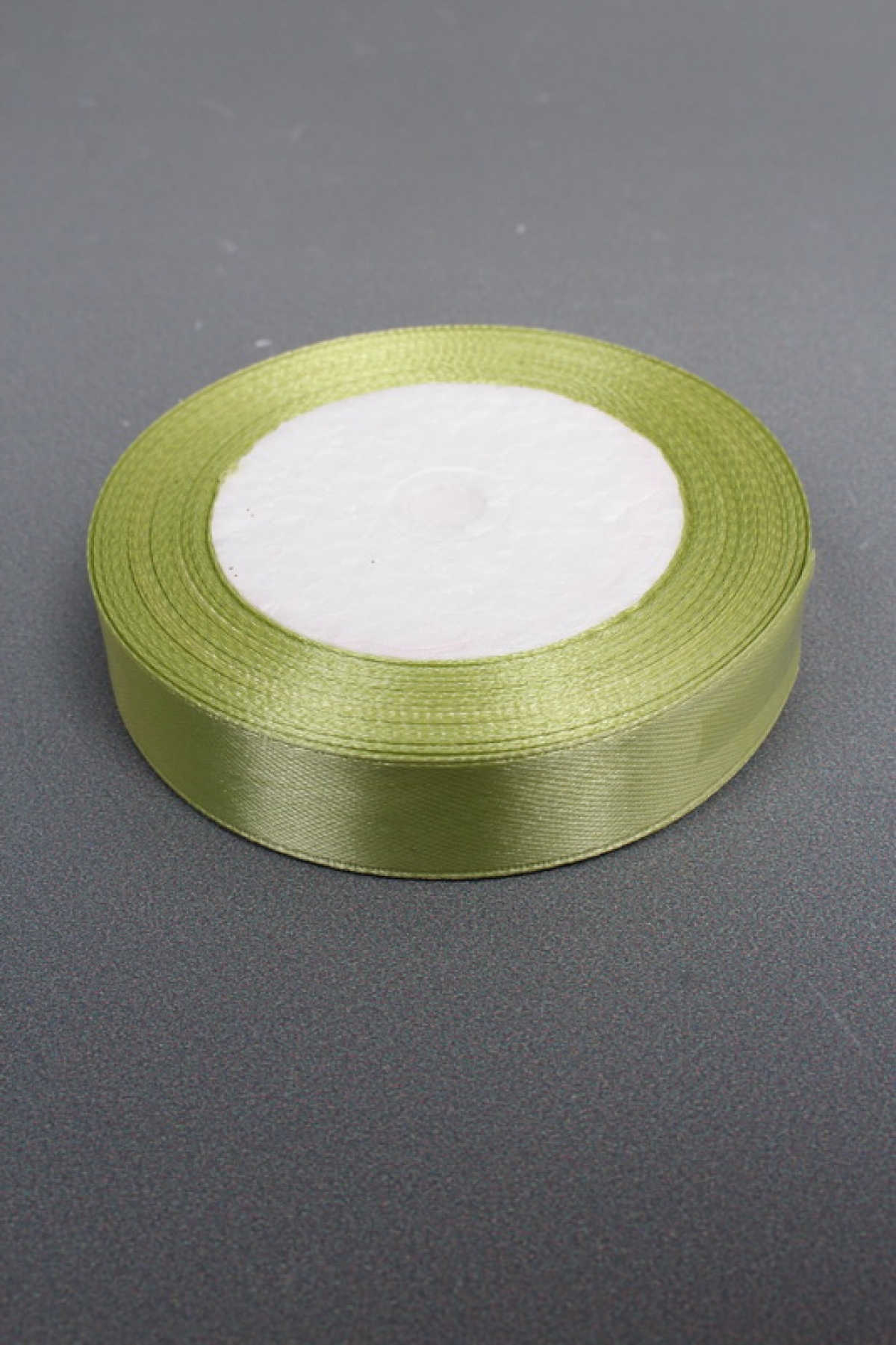 Лента атлас 2см*25ярд зеленый горошек  2680Н