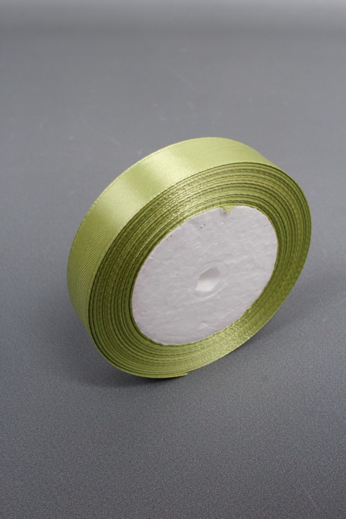 Лента атлас 2см*25ярд зеленый горошек  2680Н