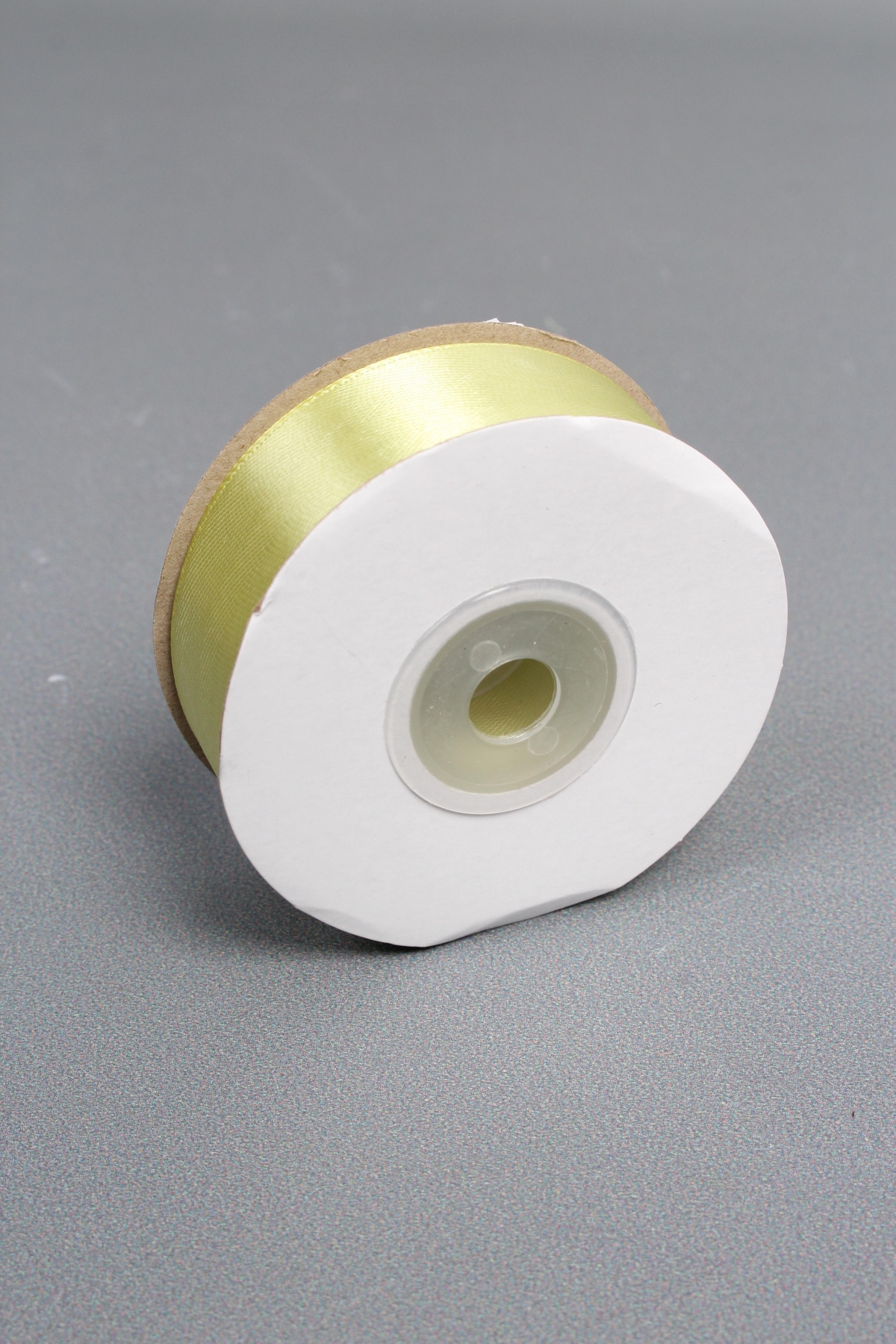 Лента атласная, на картонн.катушке, односторонняя, 25 мм х 25 ярд, фисташковый 1351М