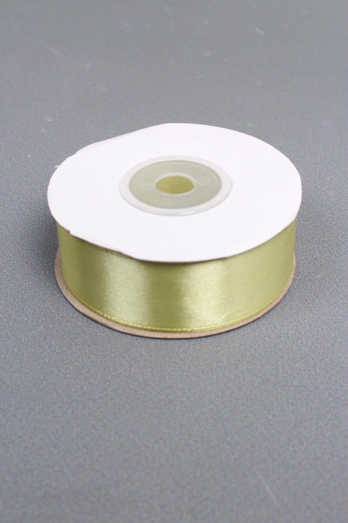 Лента атласная, на картонн.катушке, односторонняя, 25 мм х 25 ярд, фисташковый 1351М