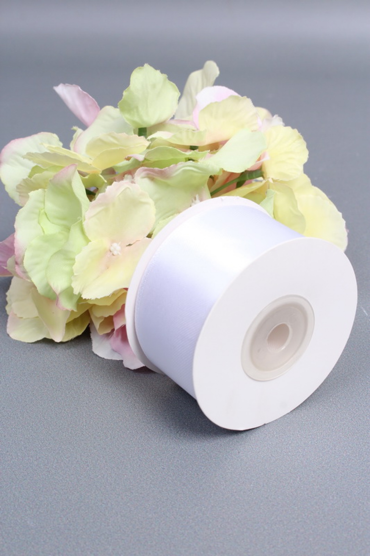 Лента атласная, на картонн.катушке,  односторонняя, 38 мм х 25 ярд, белый 1429М