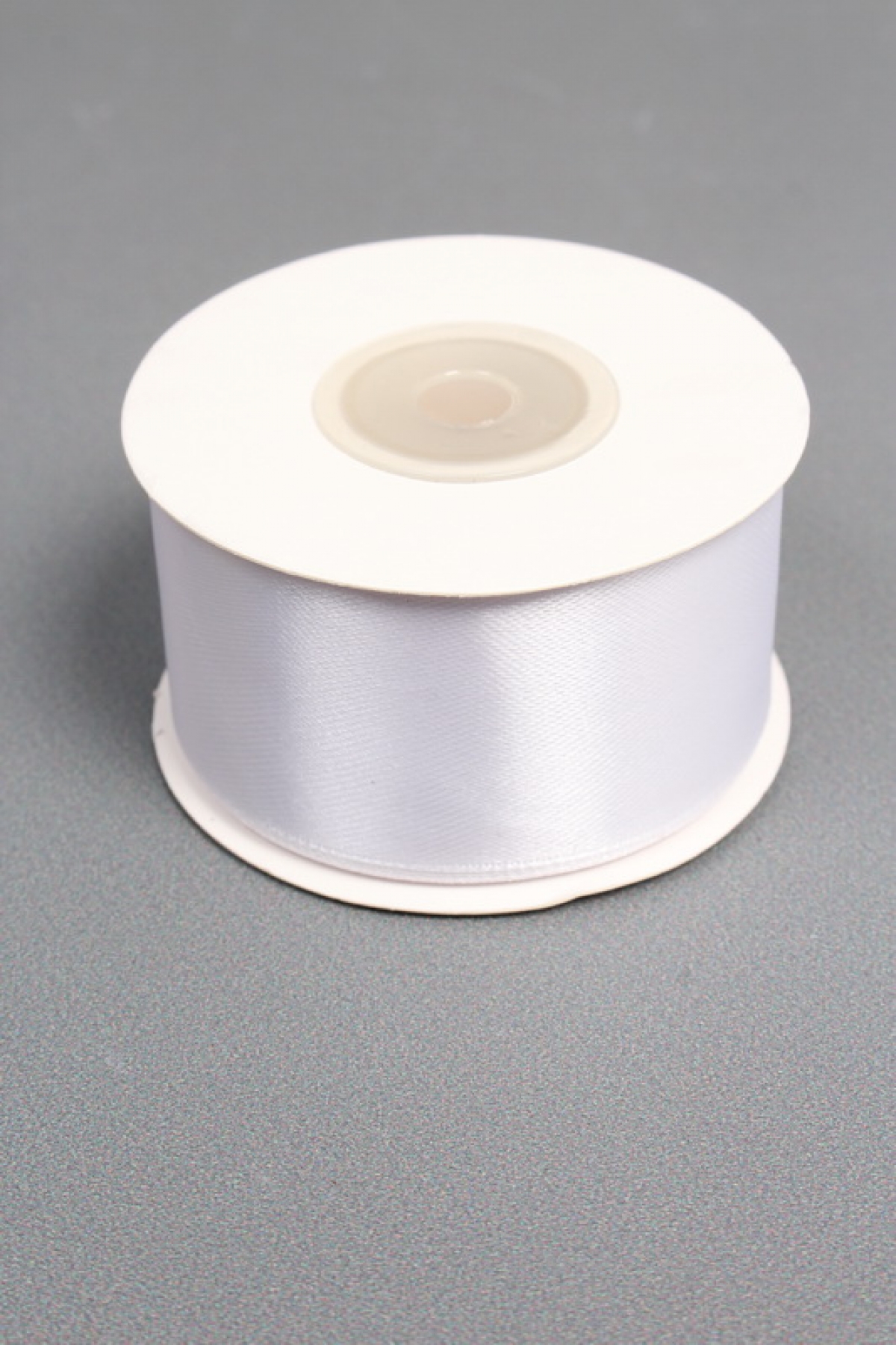 Лента атласная, на картонн.катушке,  односторонняя, 38 мм х 25 ярд, белый 1429М