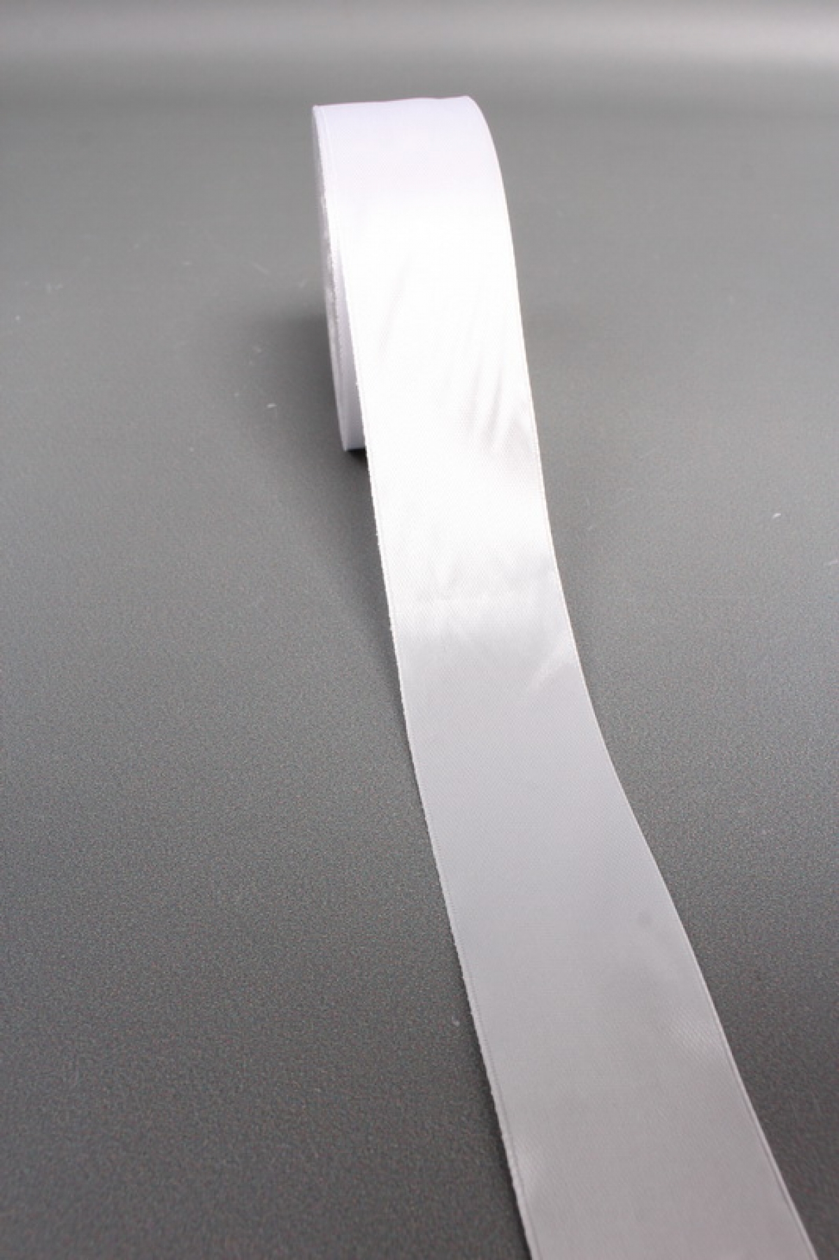 Лента атласная, на пене, односторонняя, 38 мм х 25 ярд, белый 0491М