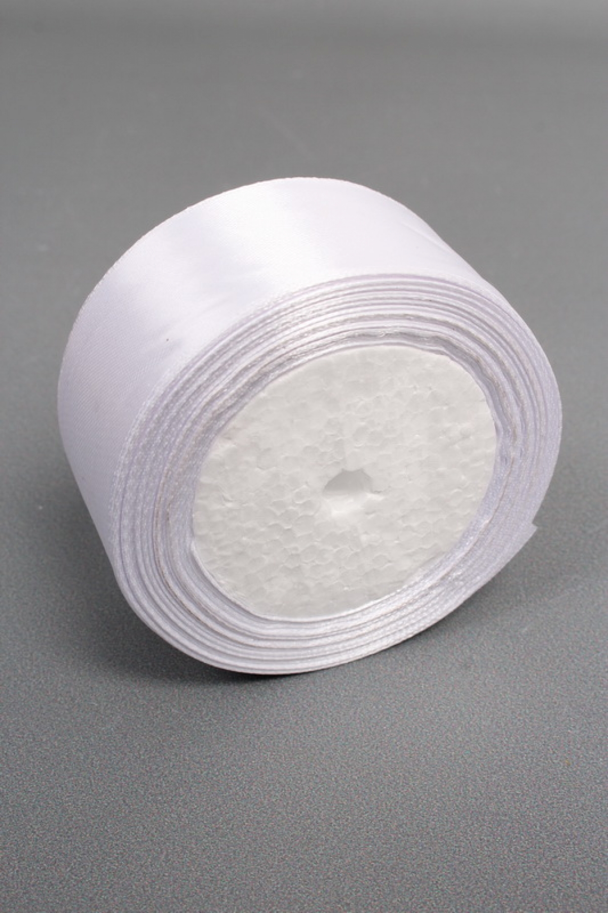 Лента атласная, на пене, односторонняя, 38 мм х 25 ярд, белый 0491М