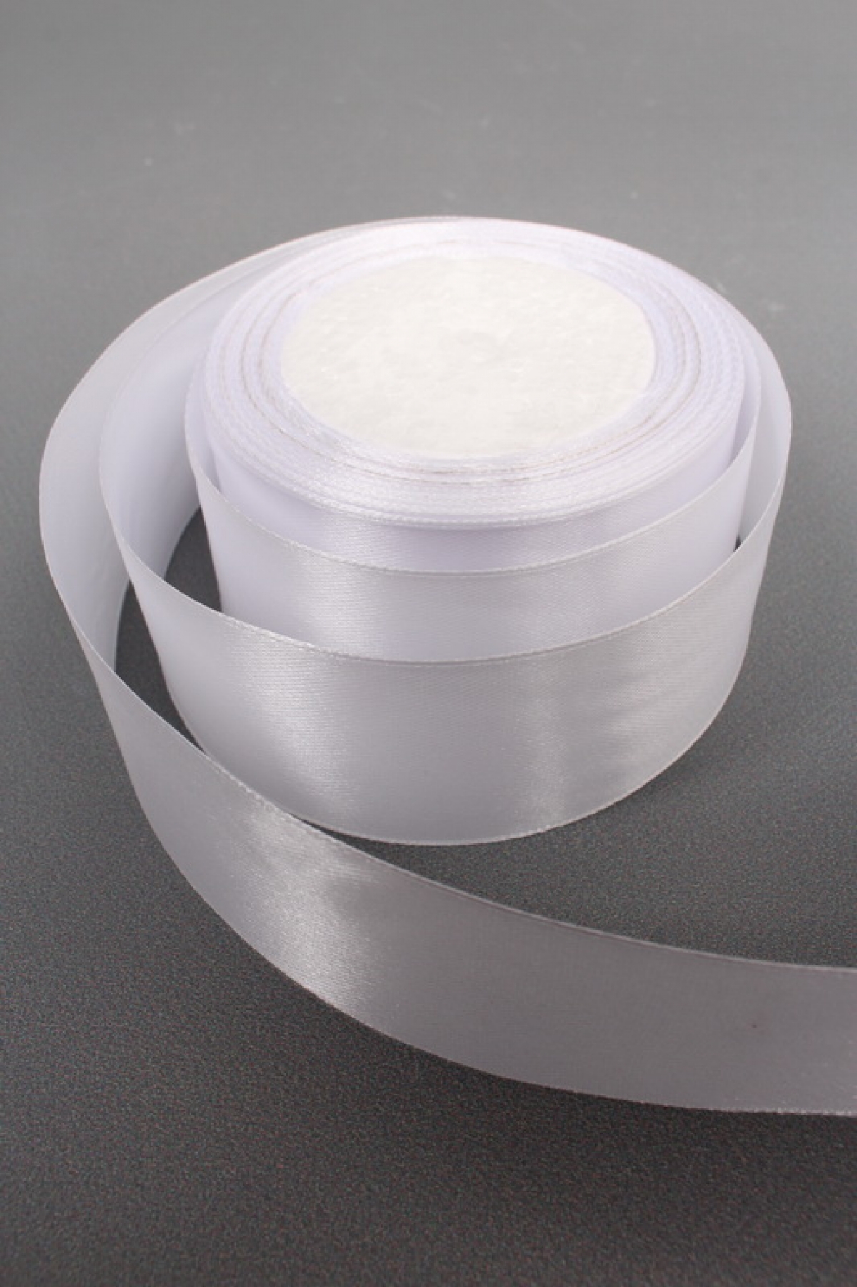 Лента атласная, на пене, односторонняя, 38 мм х 25 ярд, белый 0491М
