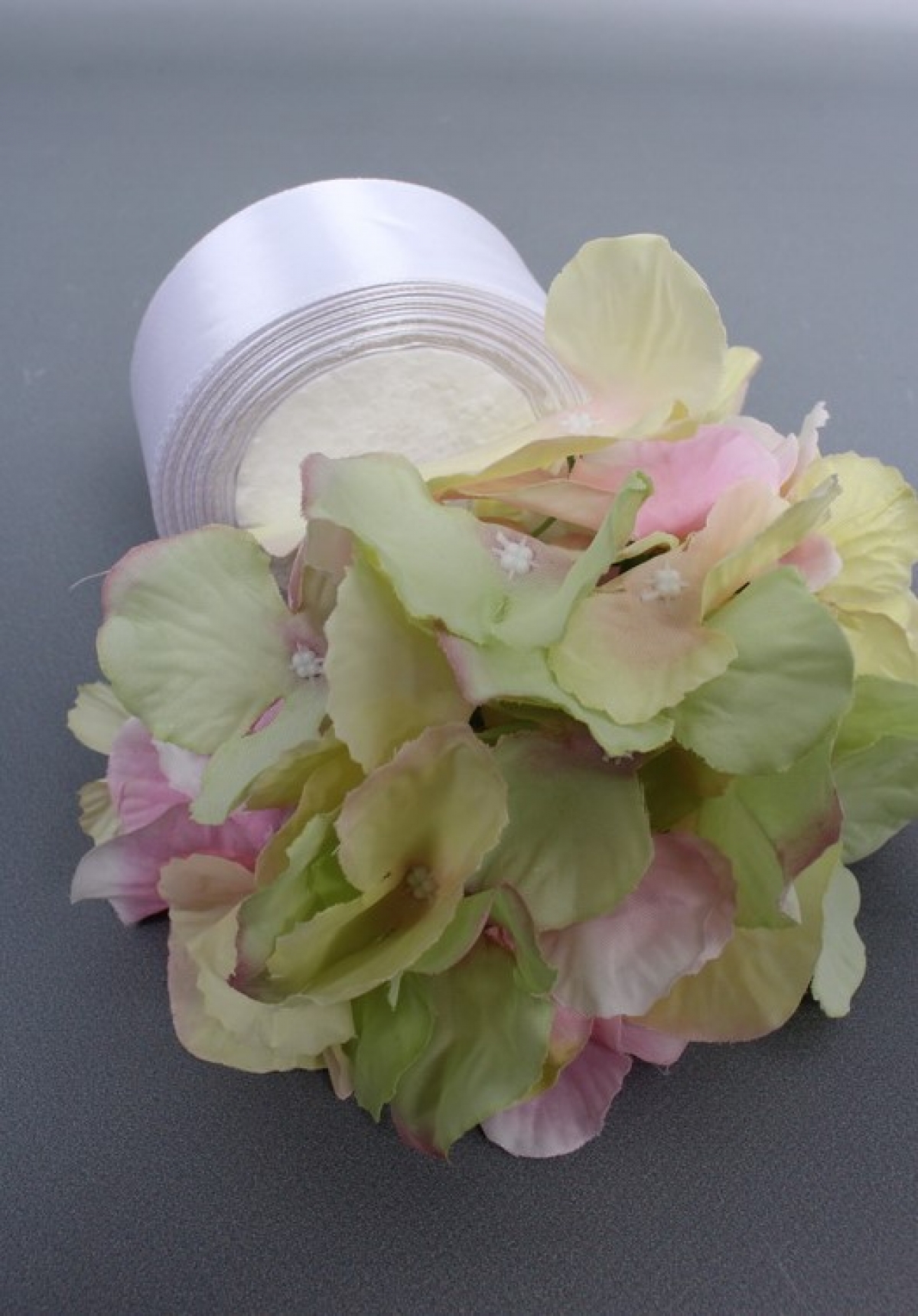 Лента атласная, на пене, односторонняя, 38 мм х 25 ярд, белый 0491М