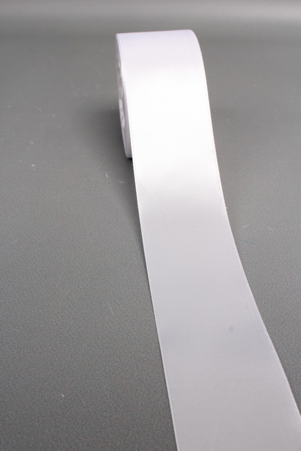 Лента атласная, на пене, односторонняя, 50 мм х 25 ярд, белый 0576М