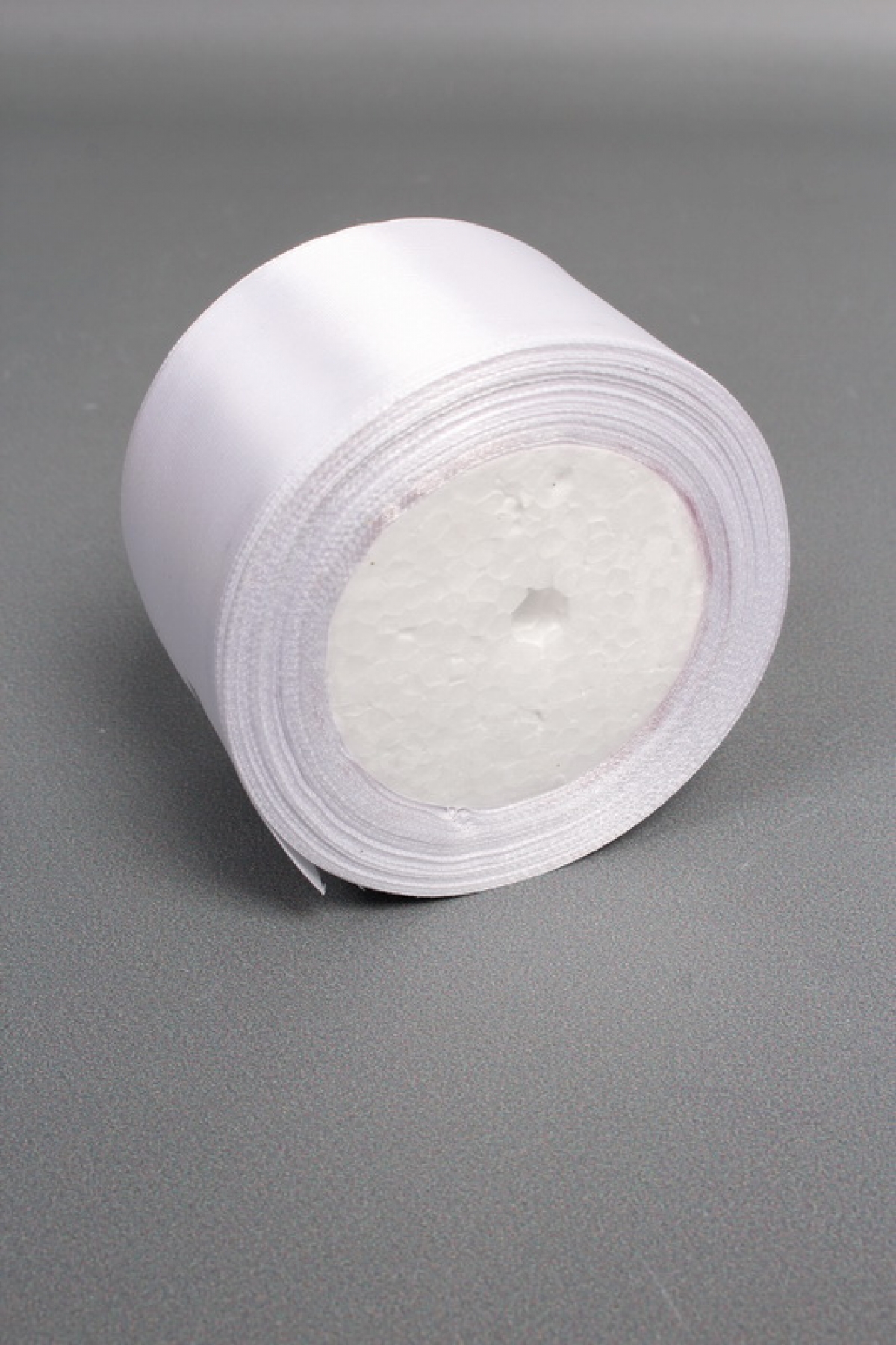 Лента атласная, на пене, односторонняя, 50 мм х 25 ярд, белый 0576М