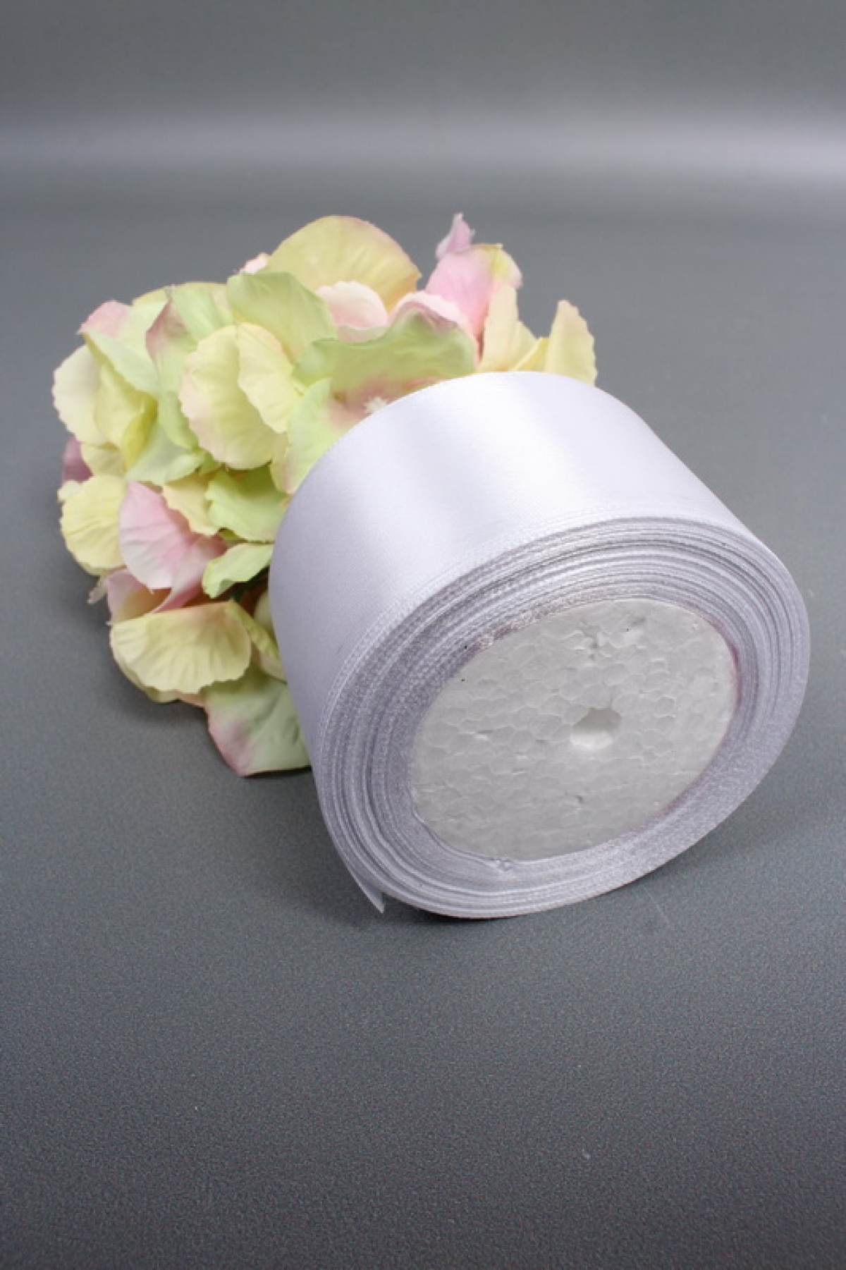 Лента атласная, на пене, односторонняя, 50 мм х 25 ярд, белый 0576М