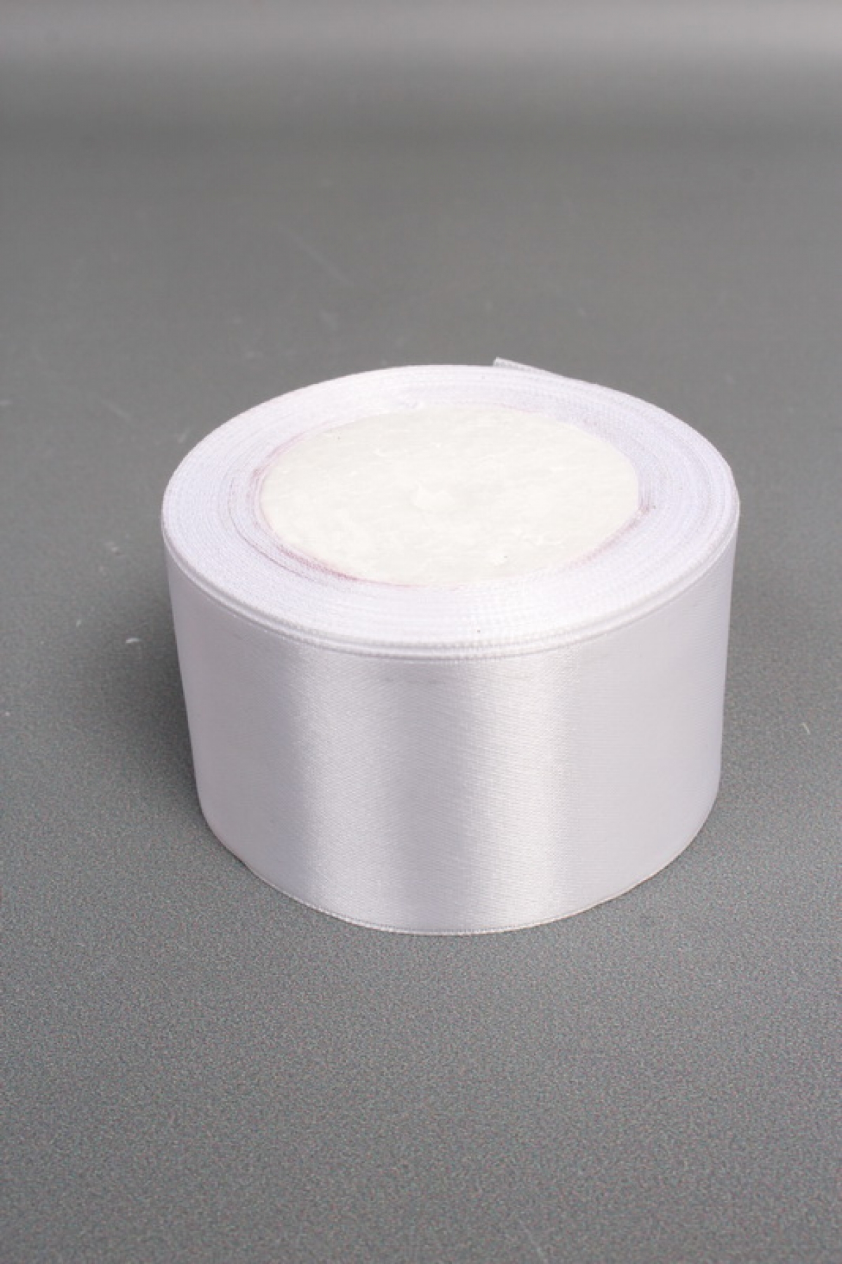 Лента атласная, на пене, односторонняя, 50 мм х 25 ярд, белый 0576М