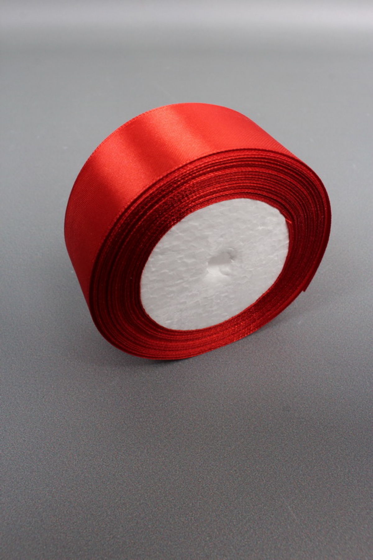 Лента атласная, на пене, односторонняя, 38 мм х 25 ярд, красный 0538М