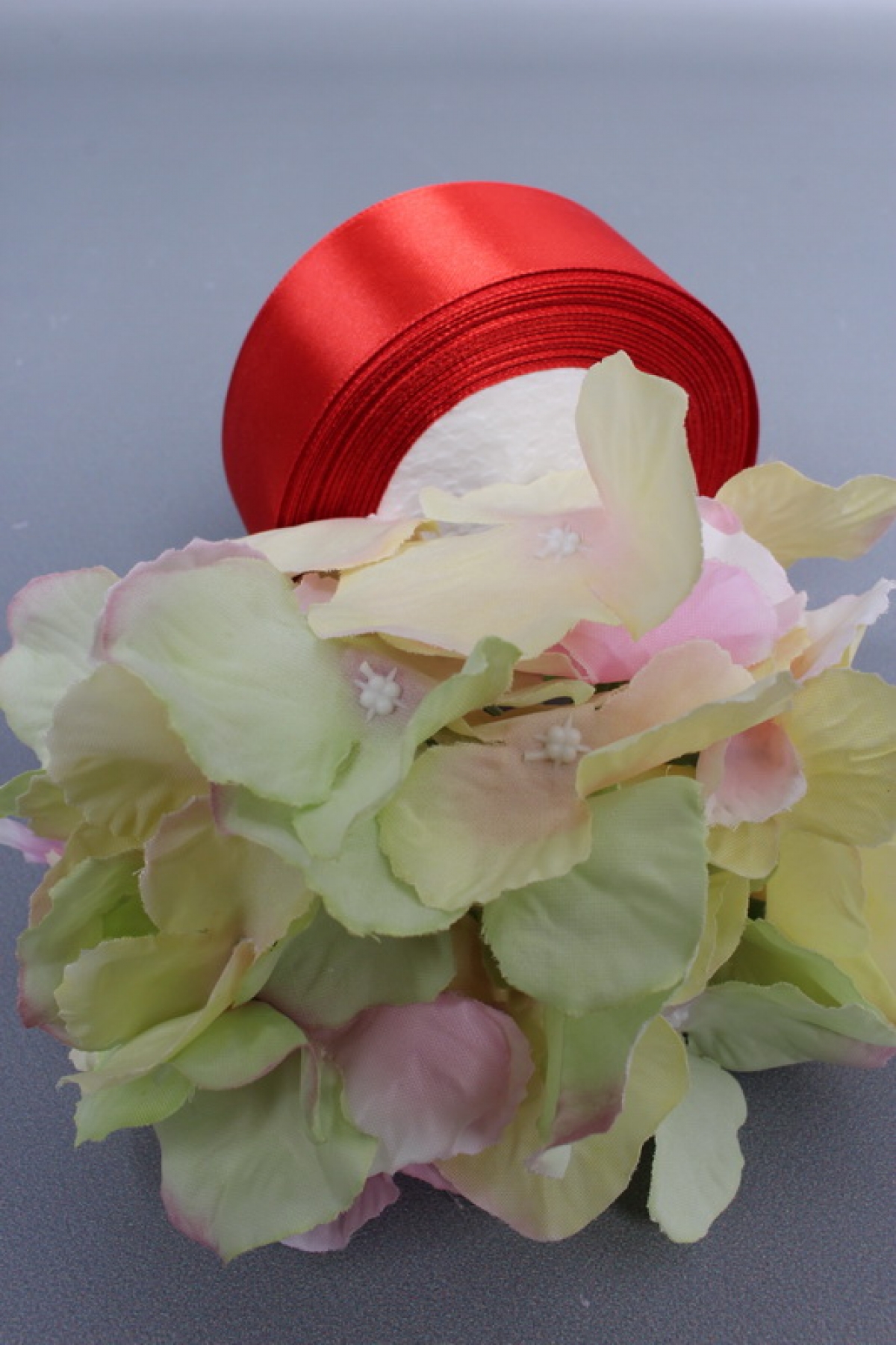 Лента атласная, на пене, односторонняя, 38 мм х 25 ярд, красный 0538М