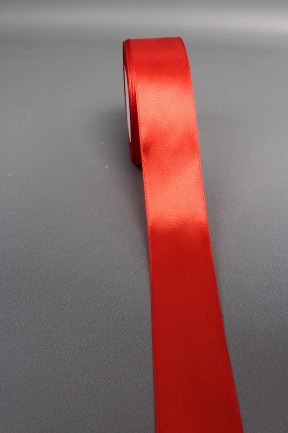 Лента атласная, на пене, односторонняя, 38 мм х 25 ярд, красный 0538М