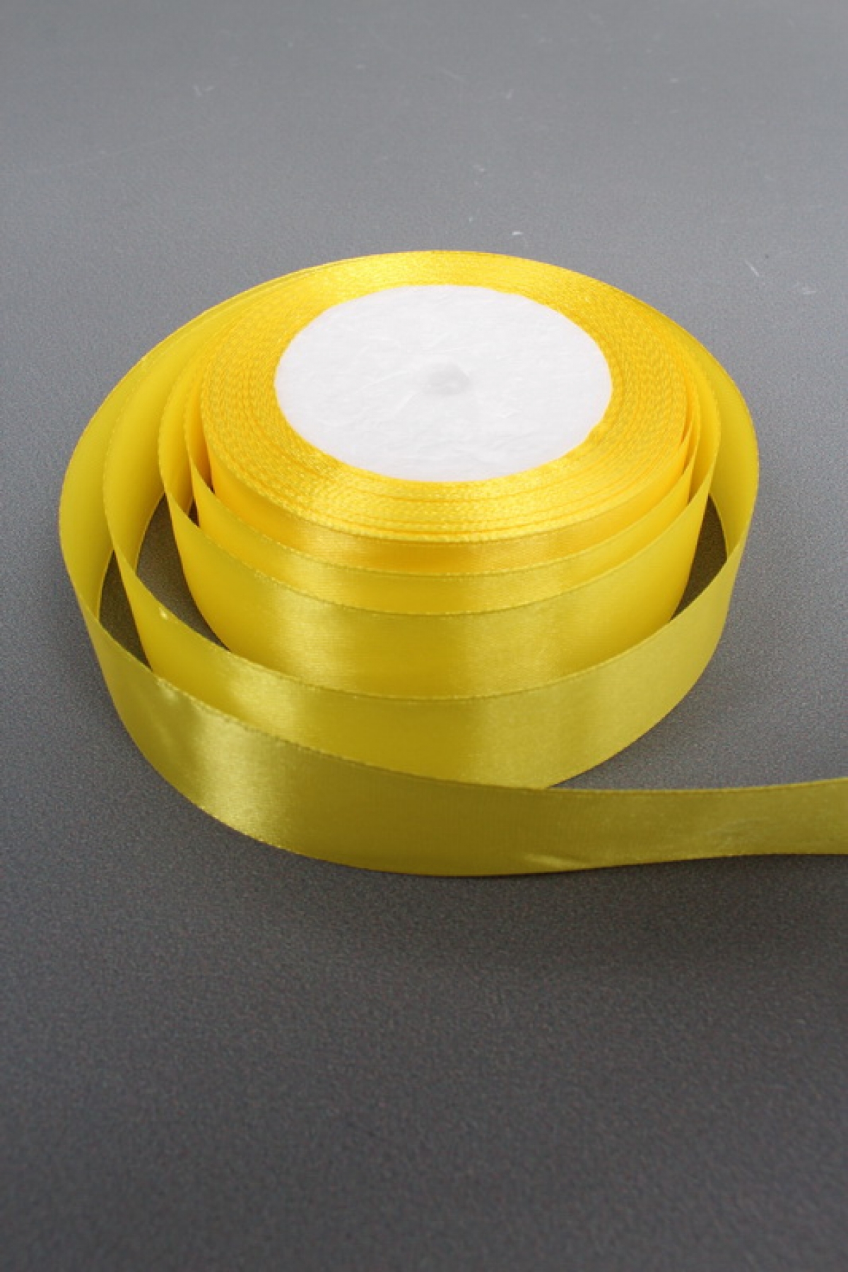 Лента атласная, на пене, односторонняя, 25 мм х 25 ярд, лимонный 0965М