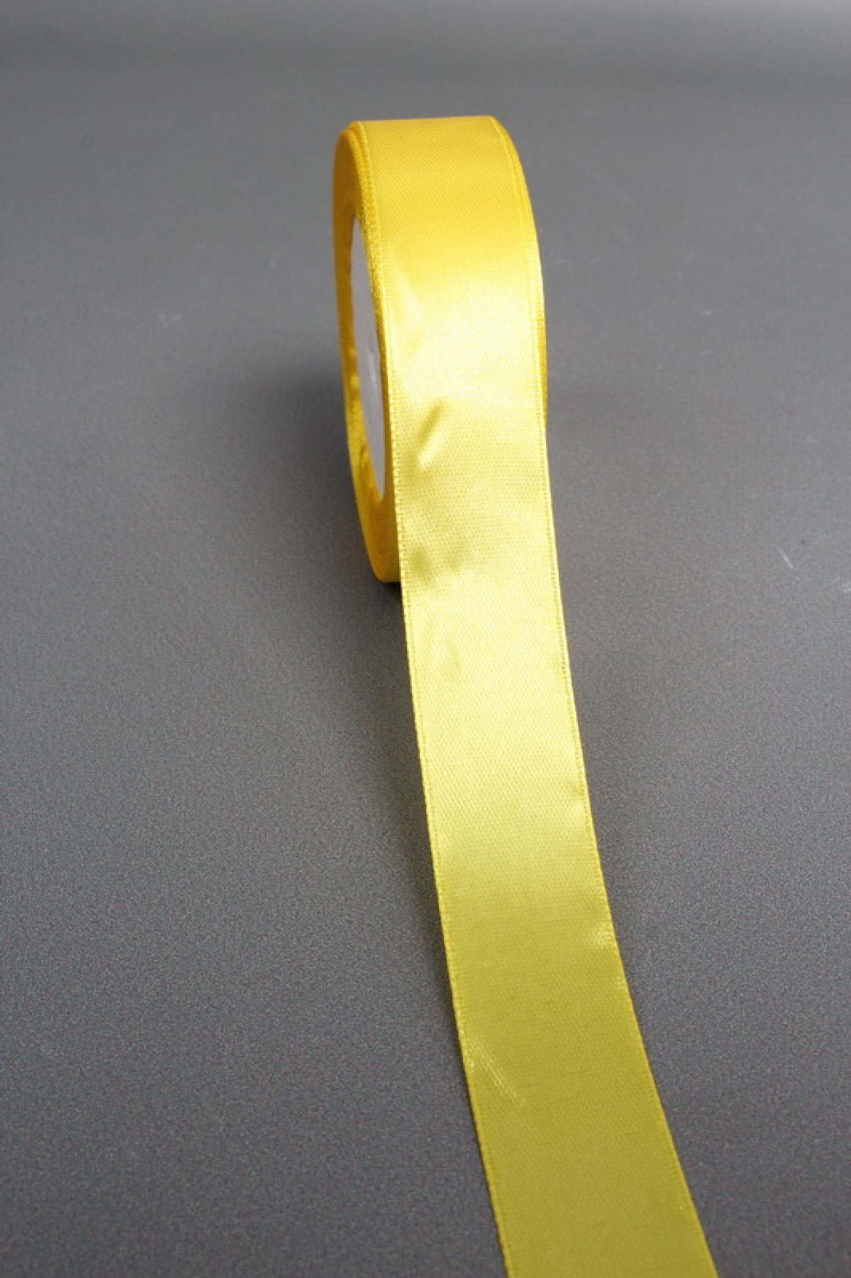 Лента атласная, на пене, односторонняя, 25 мм х 25 ярд, лимонный 0965М