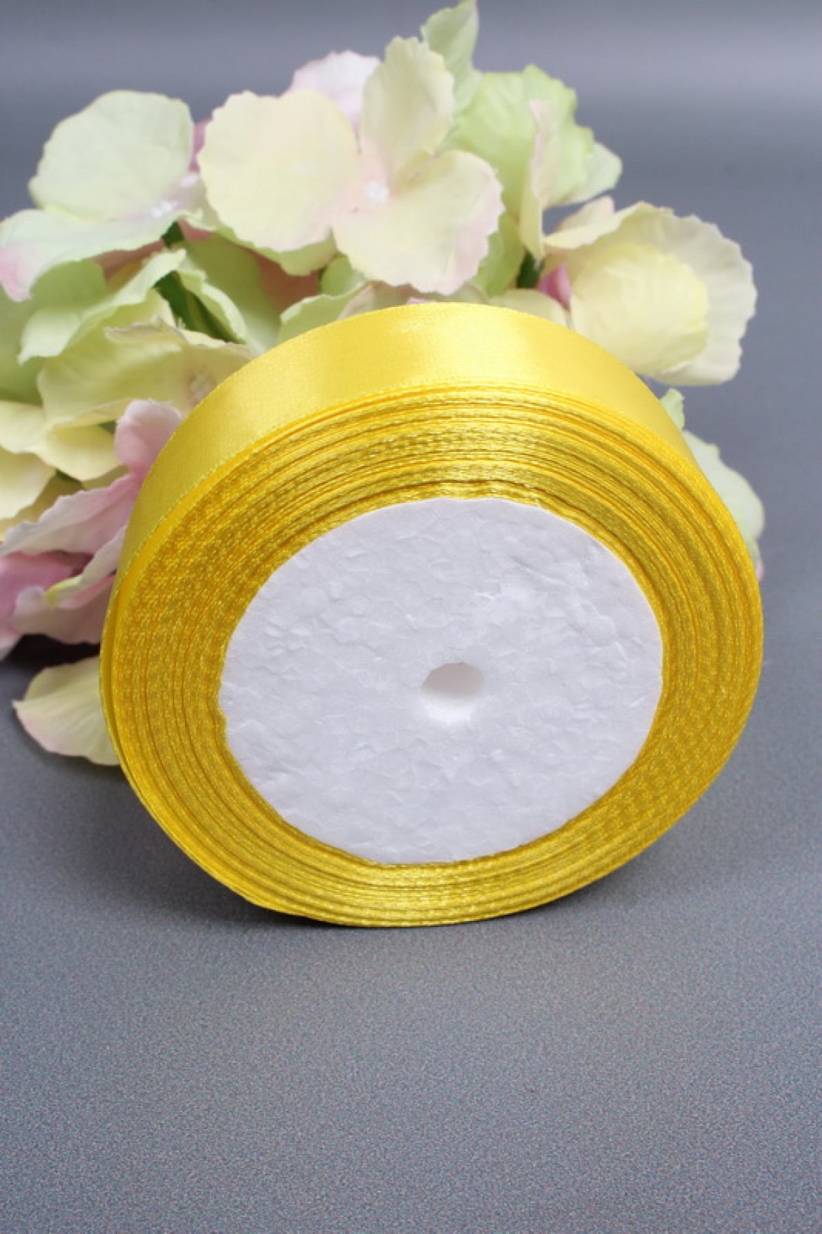 Лента атласная, на пене, односторонняя, 25 мм х 25 ярд, лимонный 0965М