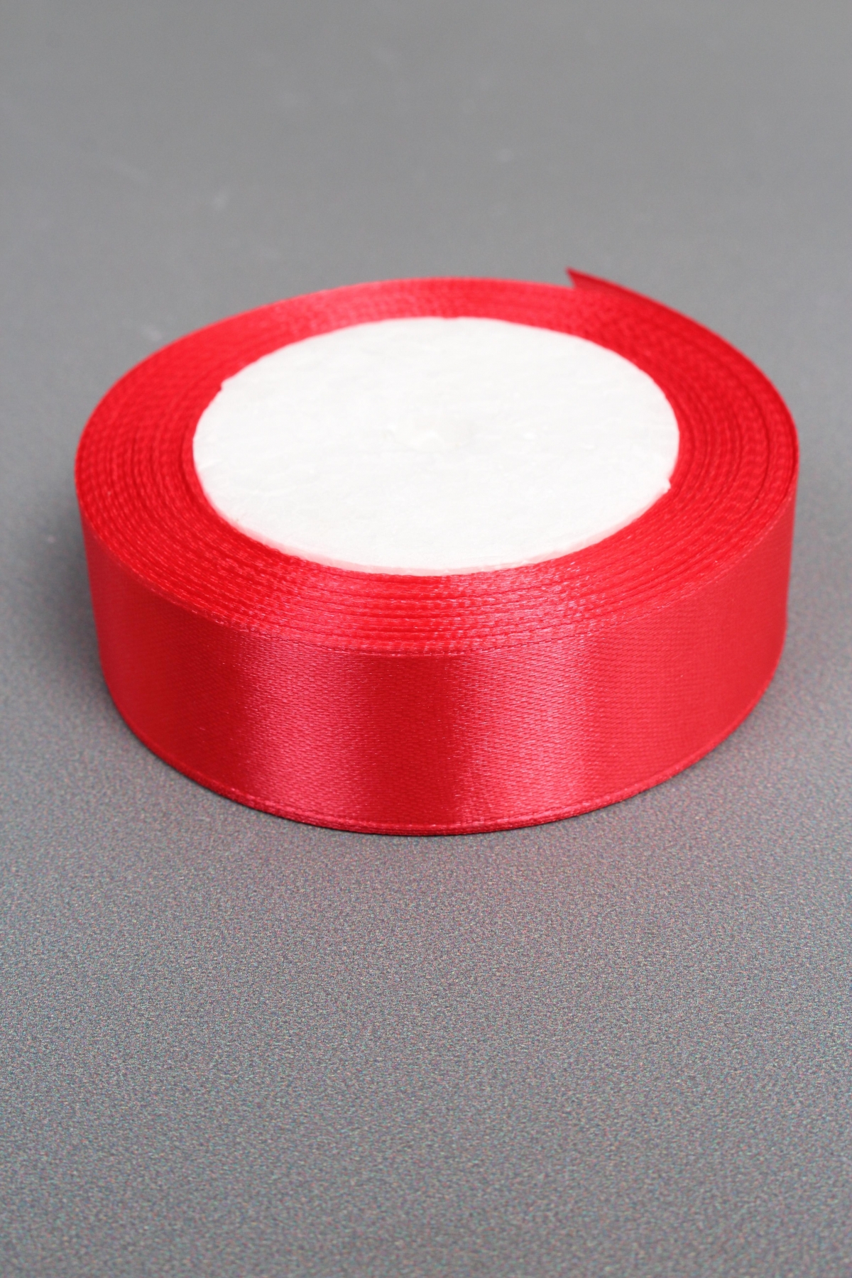 Лента атласная, на пене, односторонняя, 25 мм х 25 ярд, розово-красный 0774М