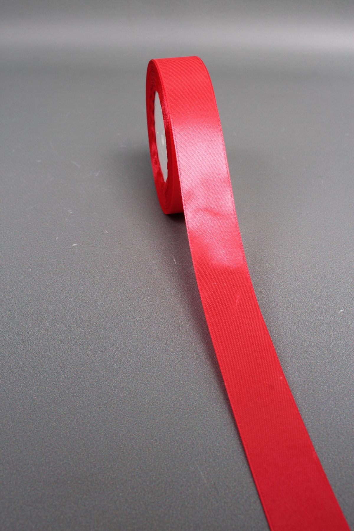 Лента атласная, на пене, односторонняя, 25 мм х 25 ярд, розово-красный 0774М