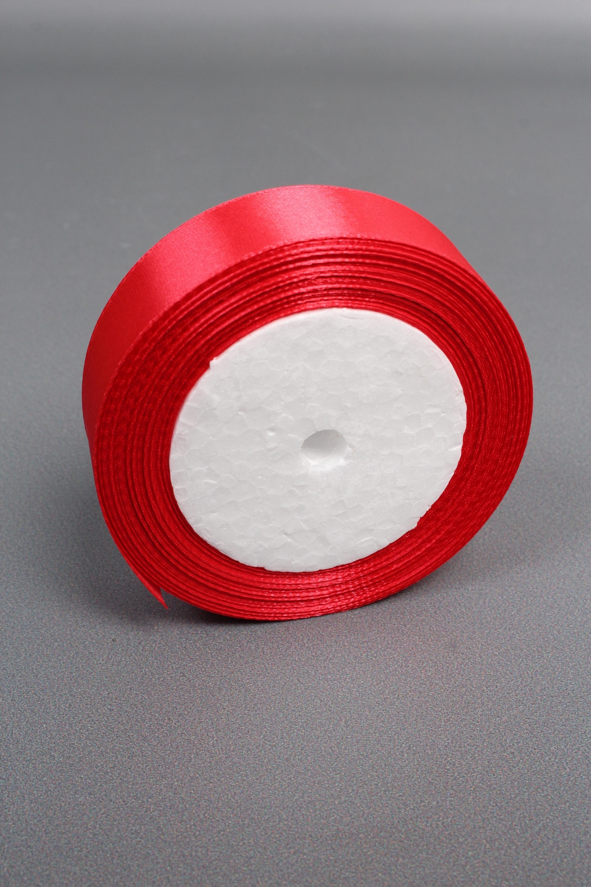 Лента атласная, на пене, односторонняя, 25 мм х 25 ярд, розово-красный 0774М