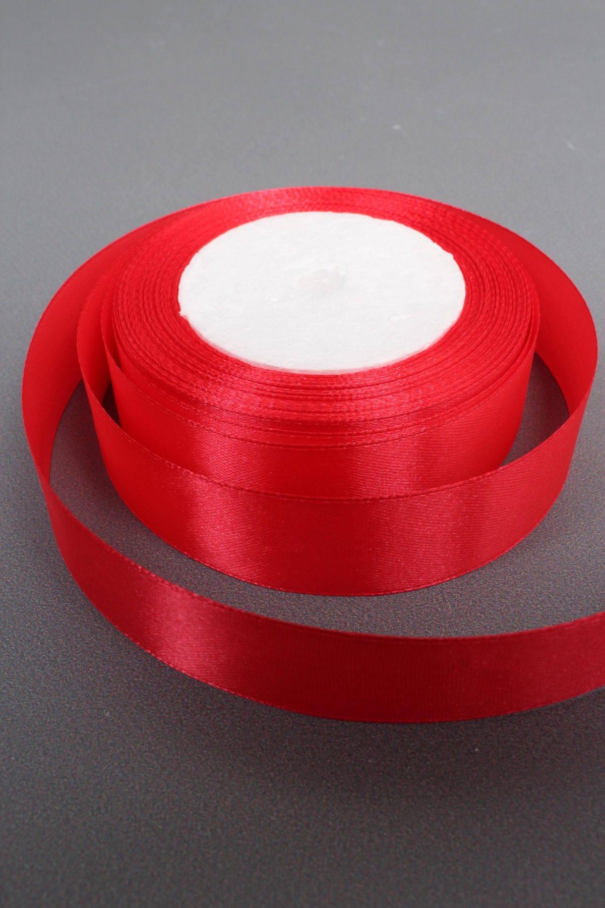 Лента атласная, на пене, односторонняя, 25 мм х 25 ярд, розово-красный 0774М