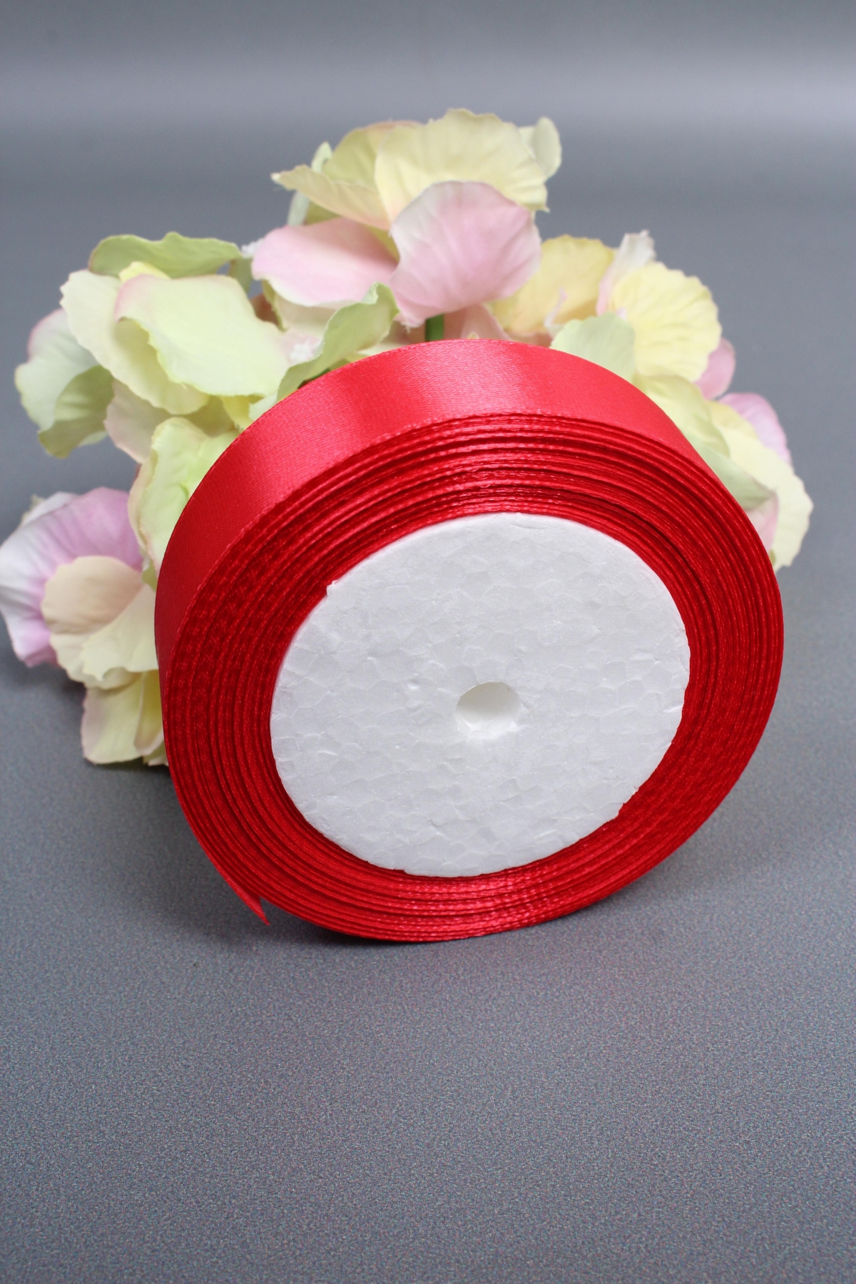 Лента атласная, на пене, односторонняя, 25 мм х 25 ярд, розово-красный 0774М