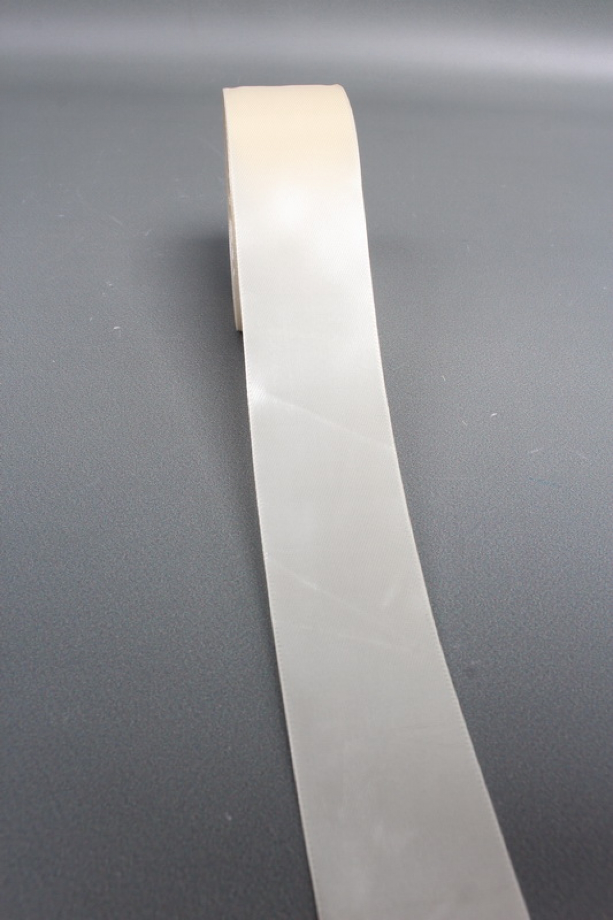 Лента атласная, на пене, односторонняя, 38 мм х 25 ярд, слоновая кость 0552М