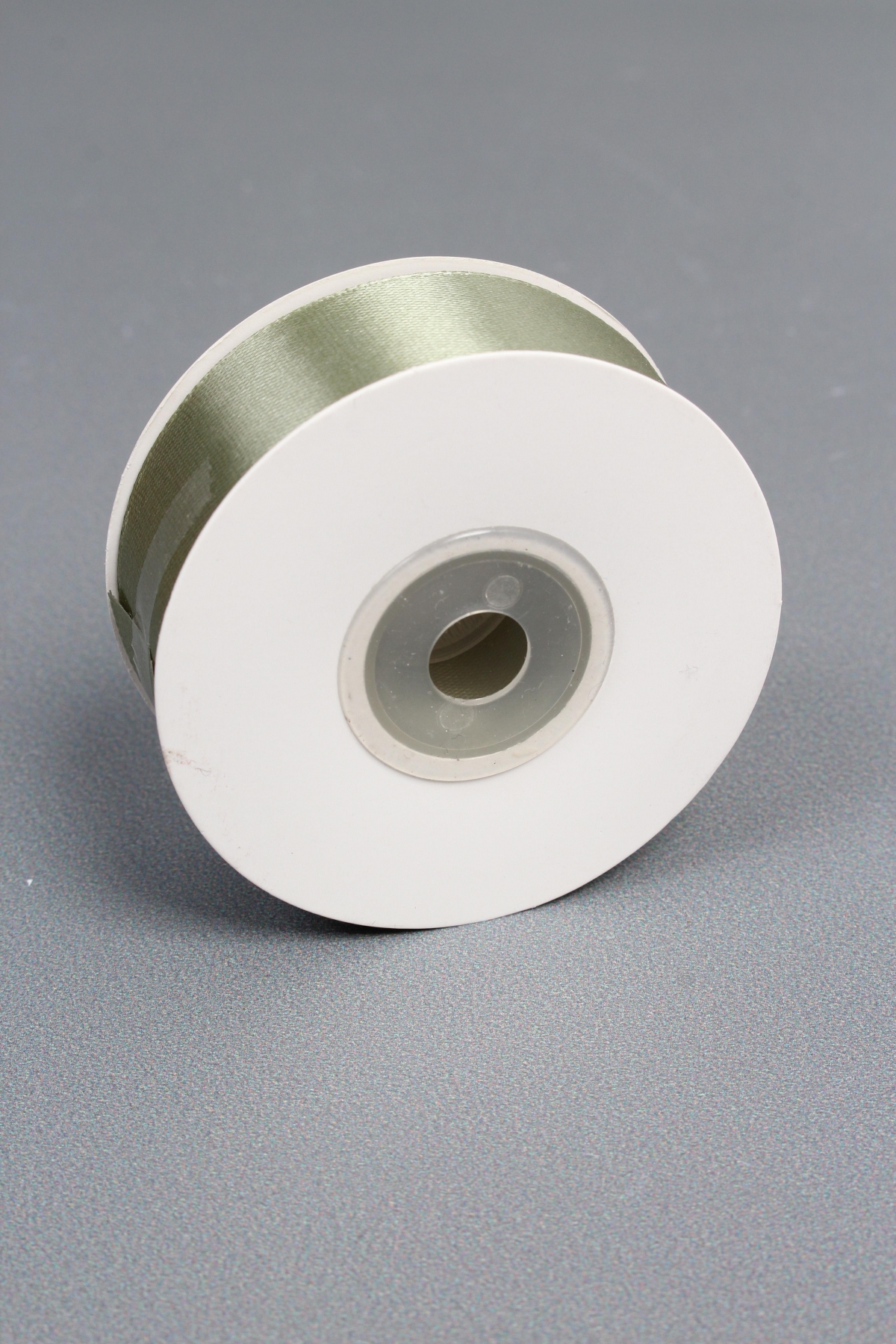 Лента атласная, на пене, односторонняя, 25 мм х 25 ярд, зеленый мох 0934М